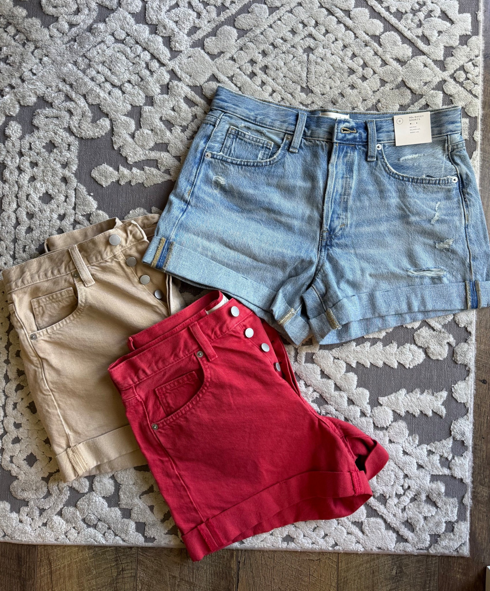 These Target 90s cuffed shorts are so good! 
5’7”/140 size 6 

#LTKSeasonal #LTKOver40 #LTKmomlife