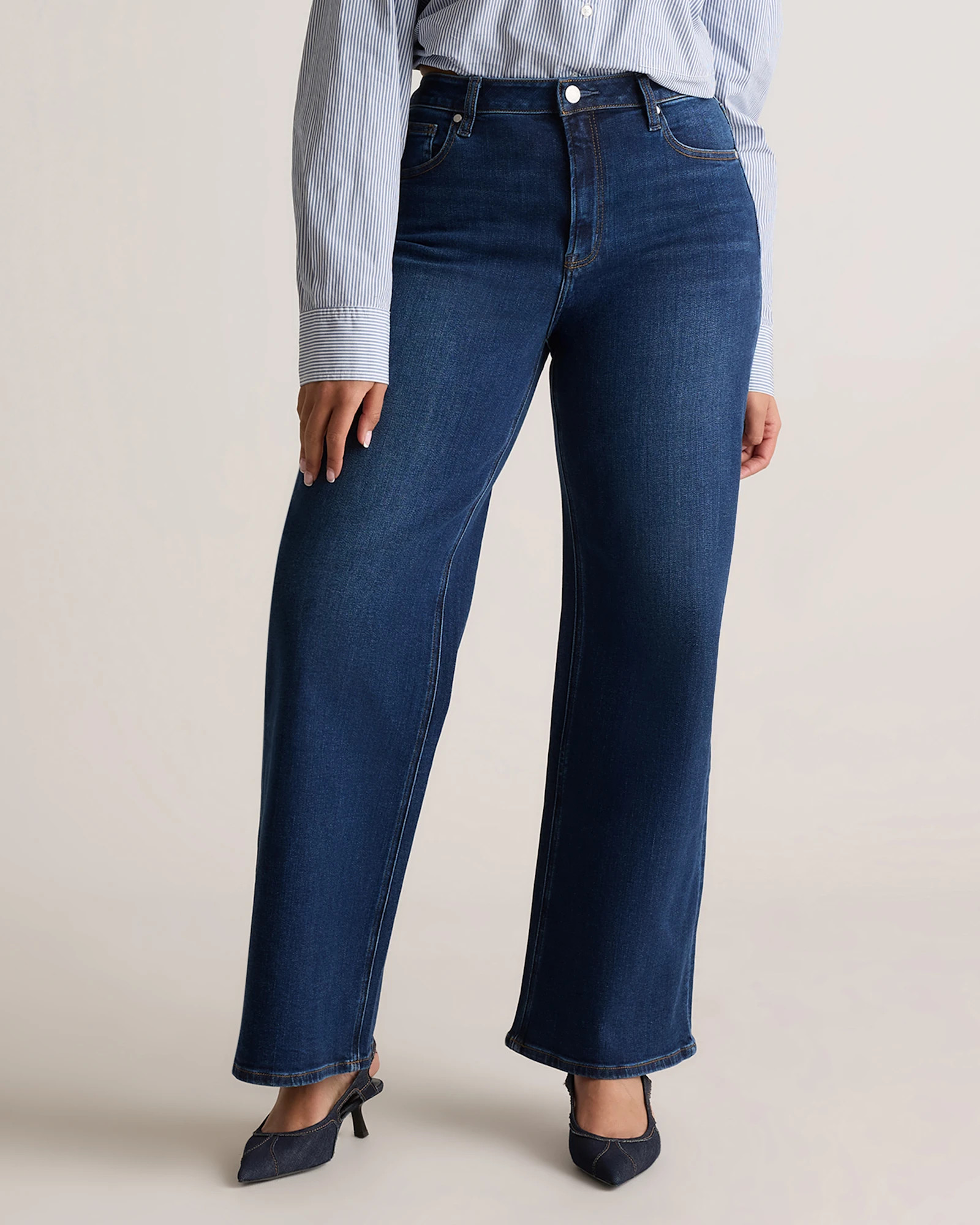 Quince | Women's Bella Stretch Wide Leg Jeans in Faded Black, Size 25, Organic Cotton | Quince