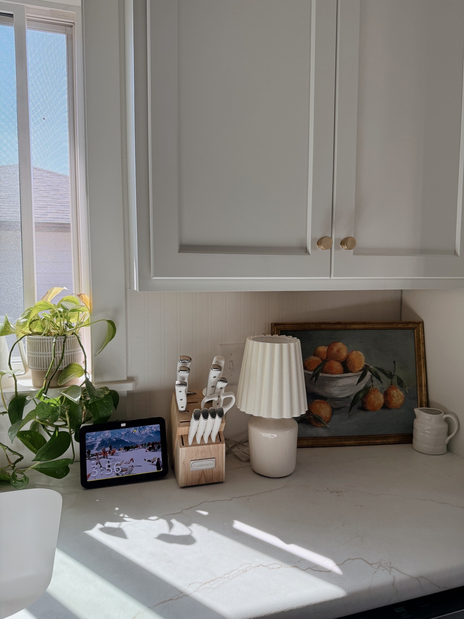 kitchen details | backsplash, board and banter, lamp, kitchen, target, wall art, cozy, window, cabinet, gold, alabaster cabinet

#LTKHome #LTKSaleAlert #LTKFindsUnder50