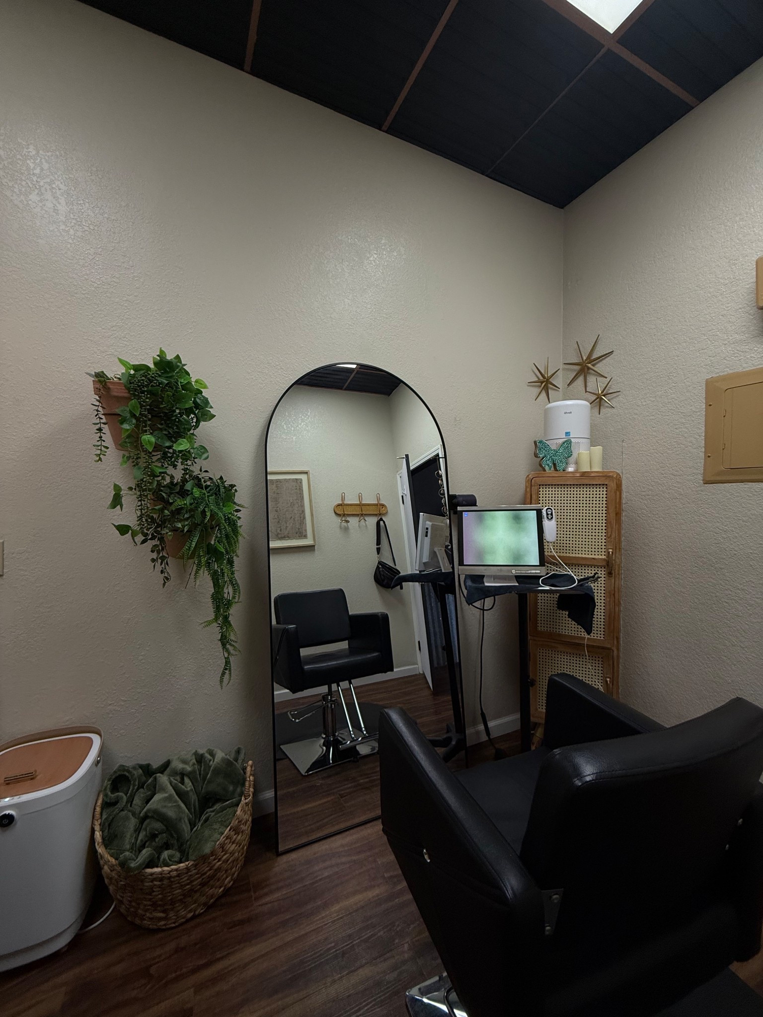 My salon must haves for scalp therapist ✨

#LTKBeauty #LTKdayinmylife #LTKselfcare