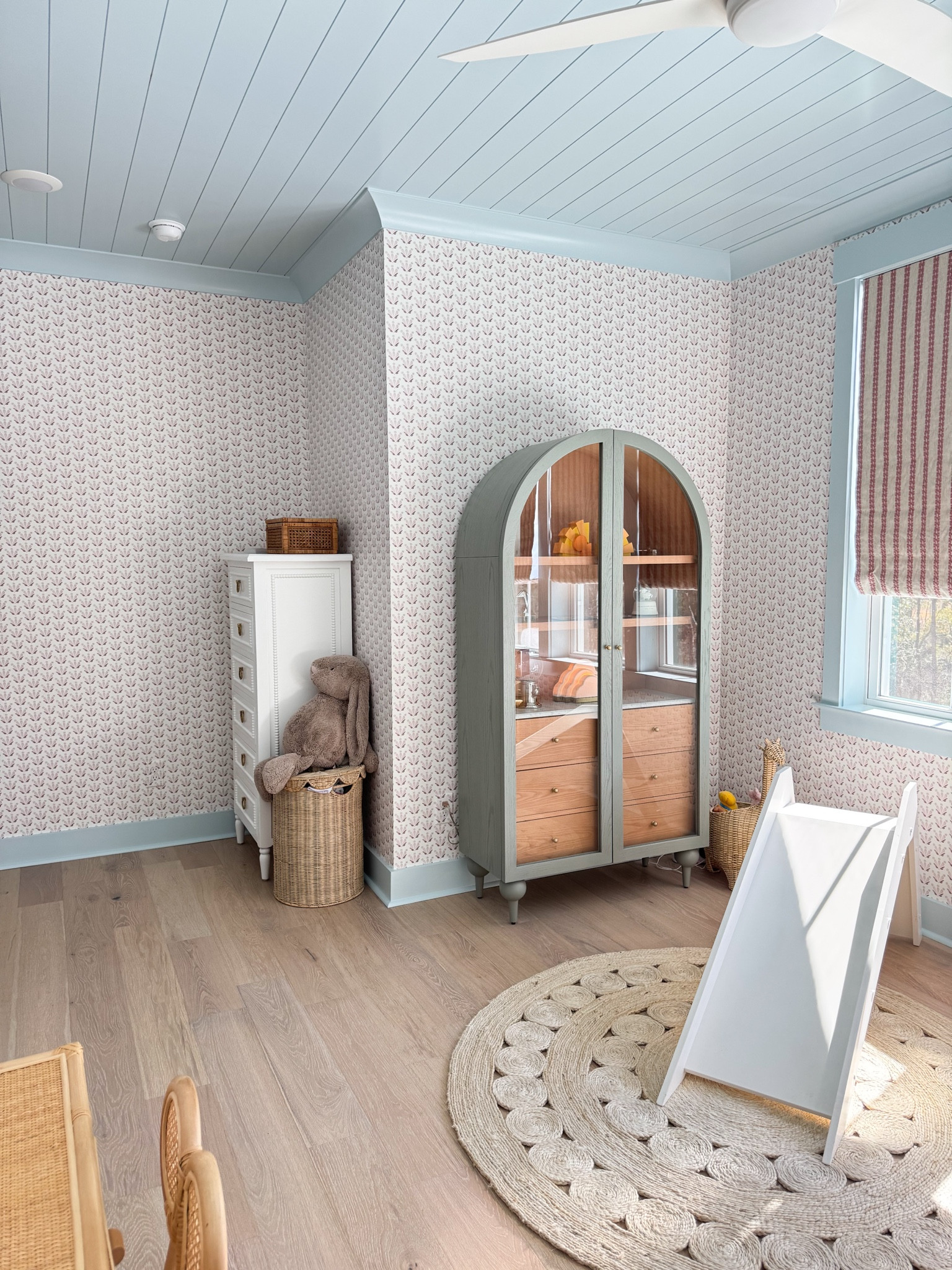 Pink and blue girls room. Pink gloral wallpaper. Pepper home Serena pink wallpaper. Arched anthro cabinet 

Design by Jackie Joyce Design 

#LTKU #LTKHome #LTKSaleAlert