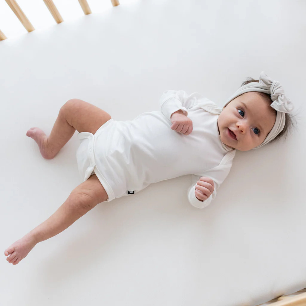 Long Sleeve Bodysuit in Cloud | Kyte BABY