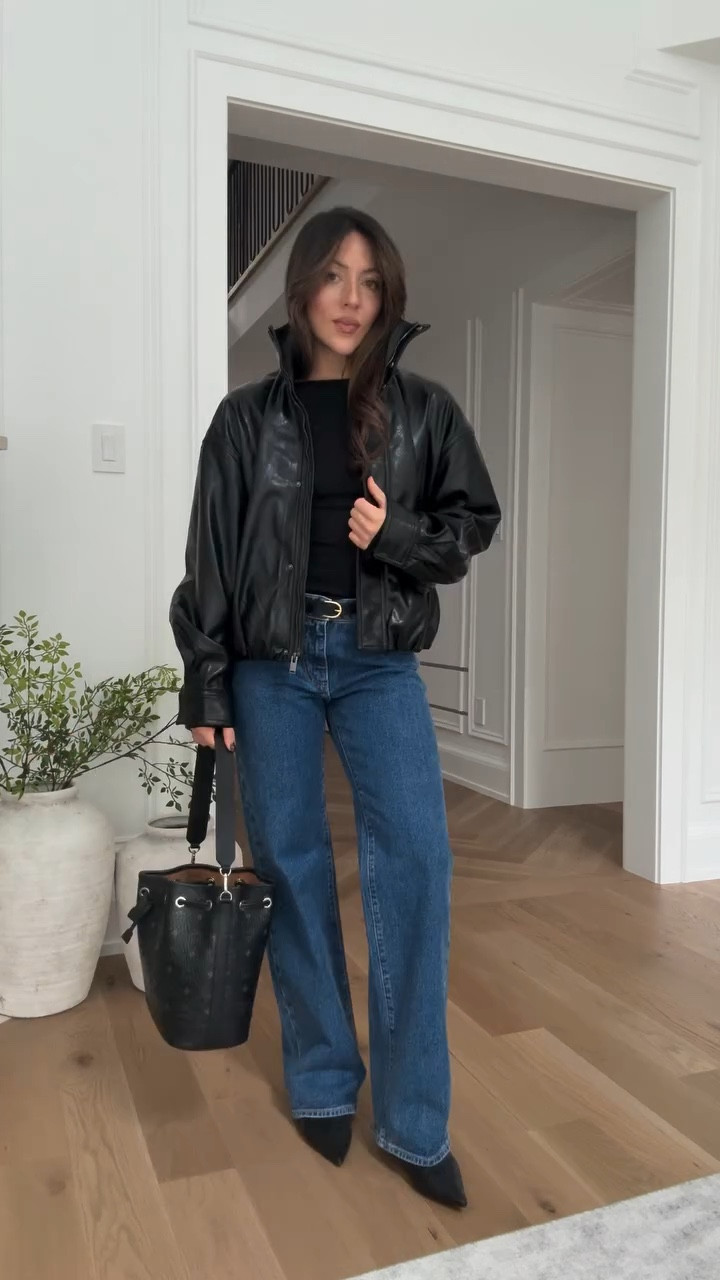 Are you into the wide leg denim yet??

Let me know if you want the links! Xx

Denim, fall, fall fashion, petite, Aritzia, casual, basics, elevated basics