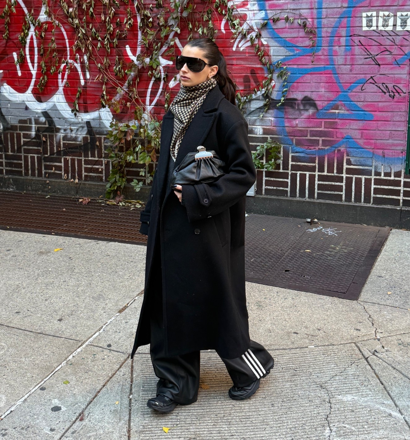 The Marc Jacobs Claw Clutch 

 @nordstrom #NordstromPartner @marcjacobs

#LTKHoliday #LTKGiftGuide #LTKootd