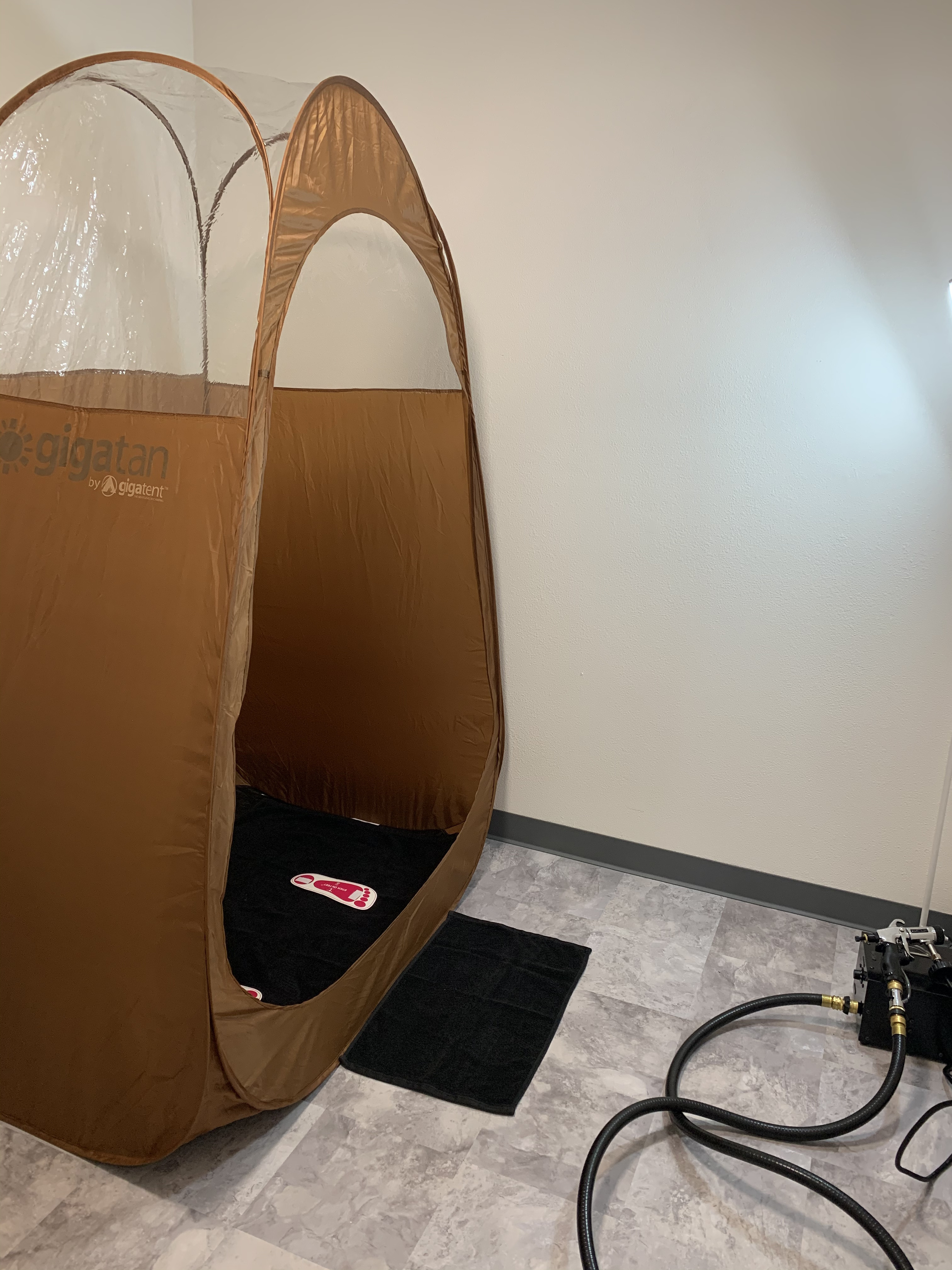 Gigatent Spray Tan Pop Up Tent - Professional Sunless Tanning Pop-Up Spraying Booth for Airbrush Art, Makeup & Painting - 50'' x 37'', Folds Easily in 30 Seconds - with Carry Bag,brown | Amazon (US)