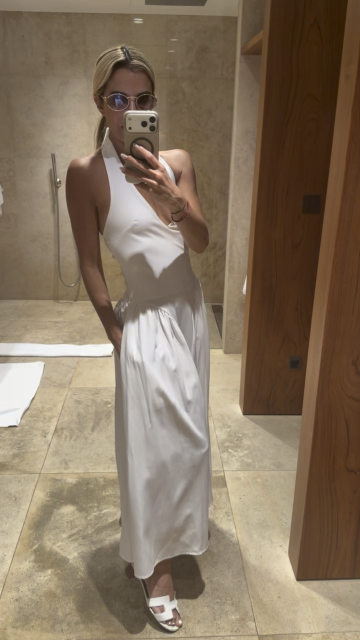 OOTN!🤍

Dress, vacation, travel, revolve

#LTKFindsUnder100 #LTKSeasonal #LTKTravel