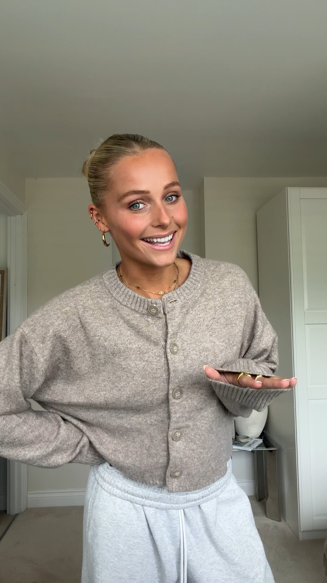 new season means new wardrobe basics & this week it’s a cardigan!! It is sooo so soft 🤎🤎

#LTKeurope #LTKautumn #LTKstyletip