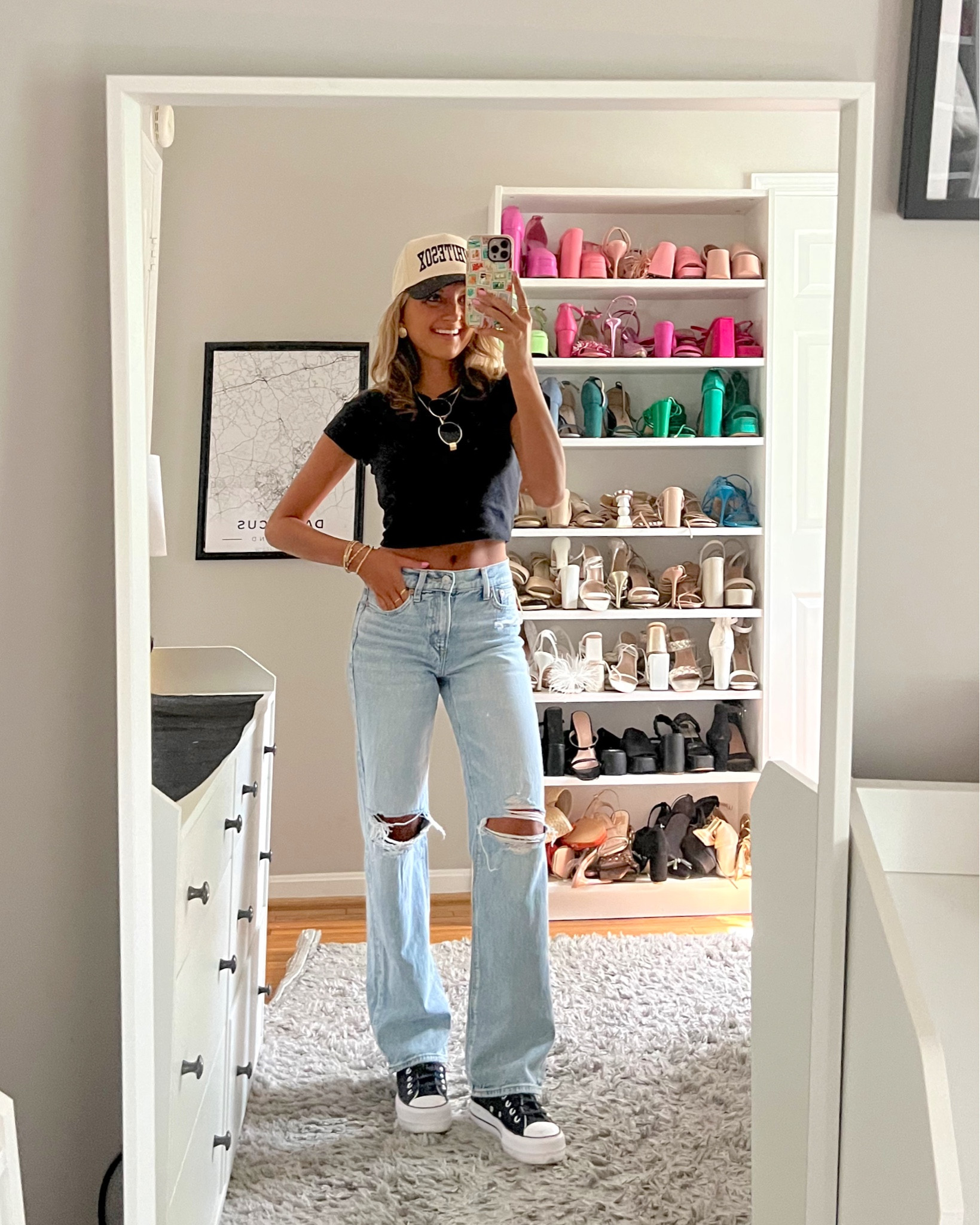 casual late summer outfit ideas featuring new American eagle jeans. Wearing a 000 regular in these straight leg jeans. 

5’2 for reference 

take advantage of their big 25-70% off sale happening right now 