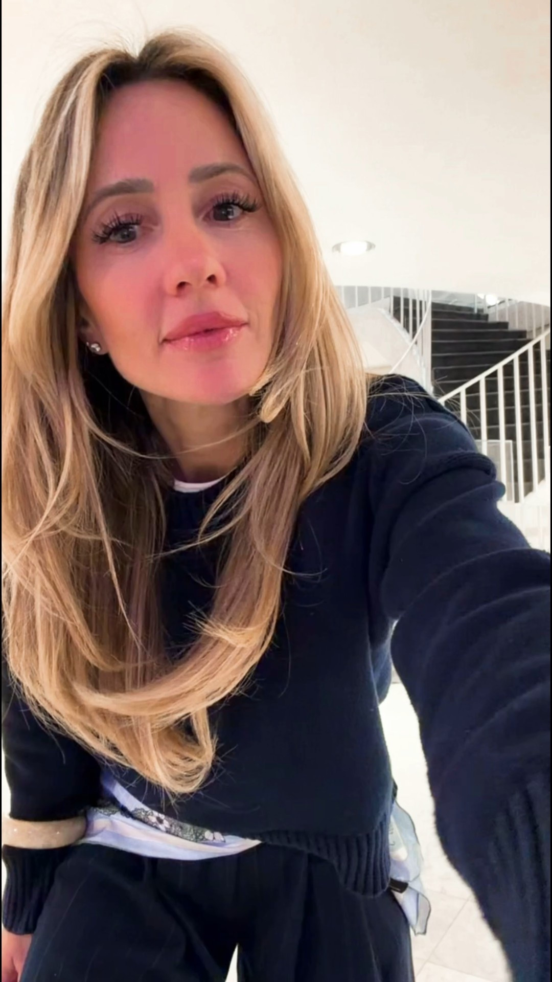 Navy trouser outfit to go style mannequins  

#LTKdayinmylife #LTKootd #LTKOver40