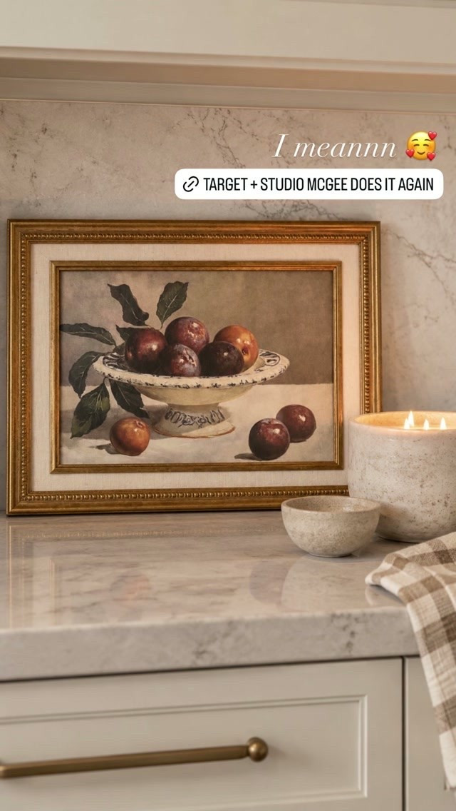 I meannn 🥰 this Target Studio McGee artwork looks so
good on a kitchen counter!