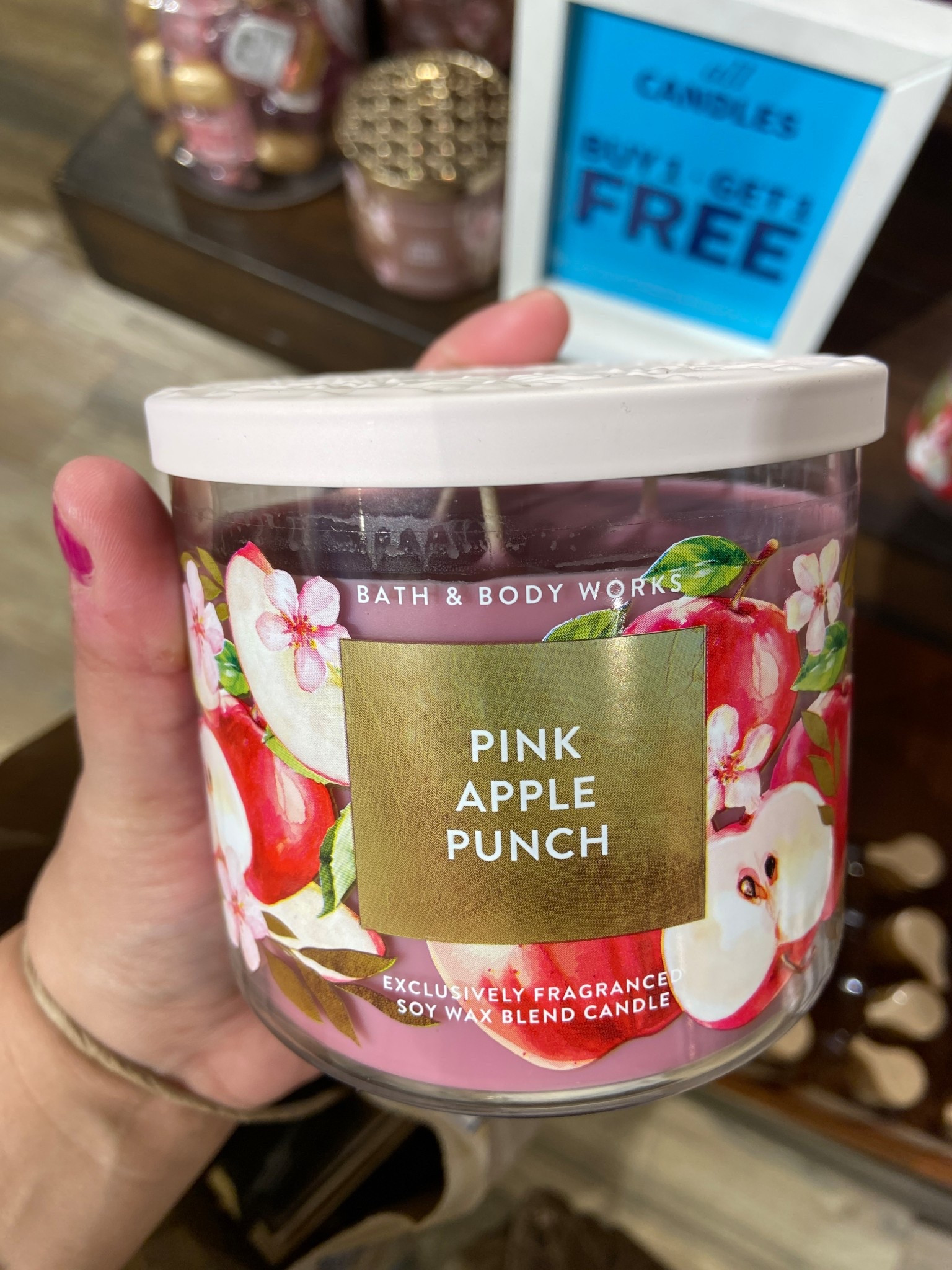 This smells delicious 🍎 🩷 

#LTKdayinmylife #LTKHome #LTKValentine