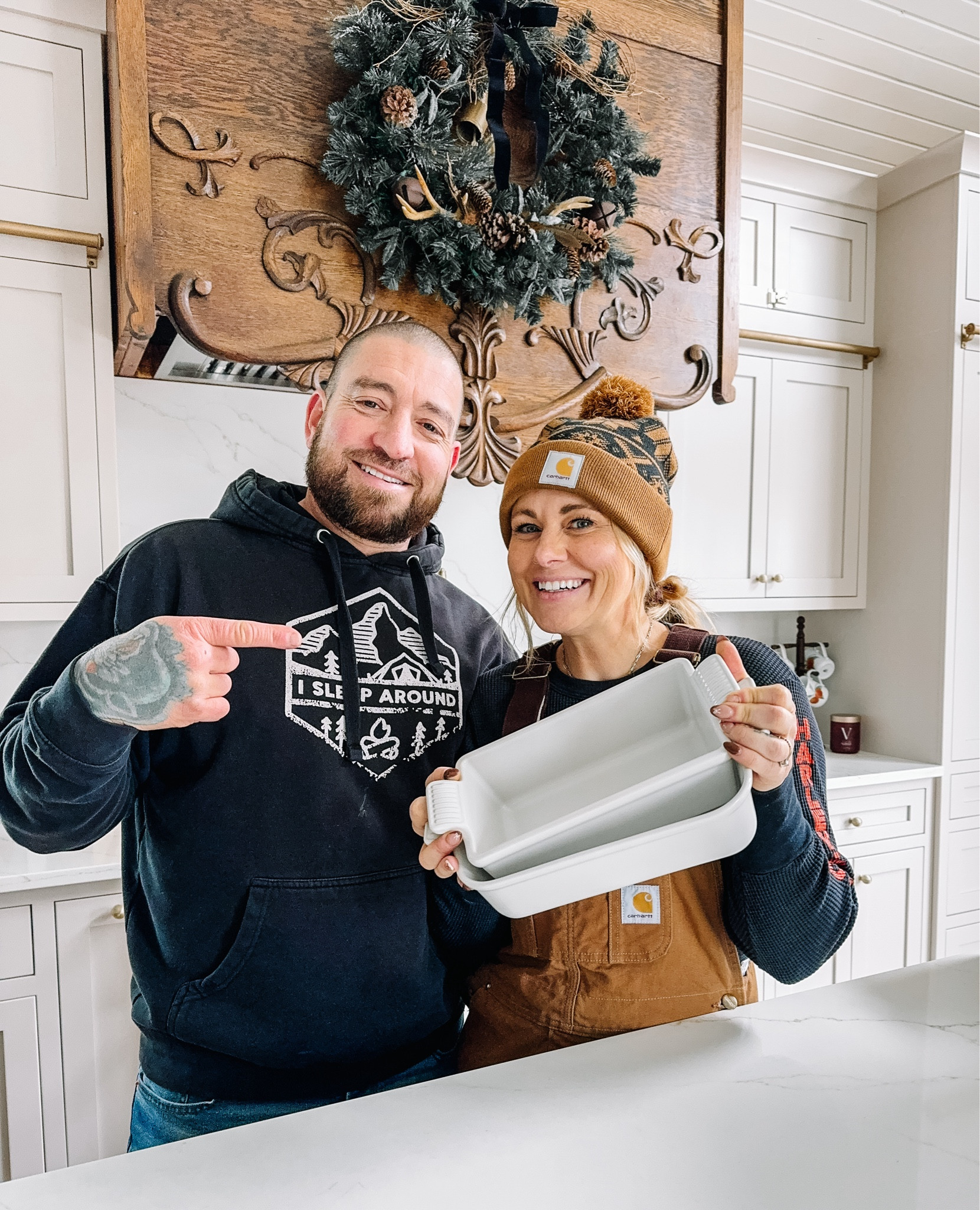 Carhartt women’s style, I’m wearing men’s size 34x30
I’m 138#, 5’3 and they fit perfect!
