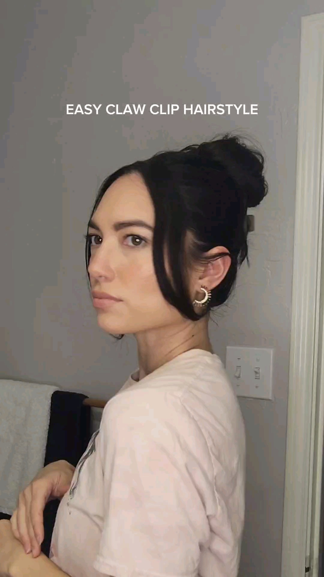 EASY CLAW CLIP HAIRSTYLE #CLAWCLIPHAIRSTYLE#HAIR TUTORIAL

#LTKStyleTip #LTKBeauty