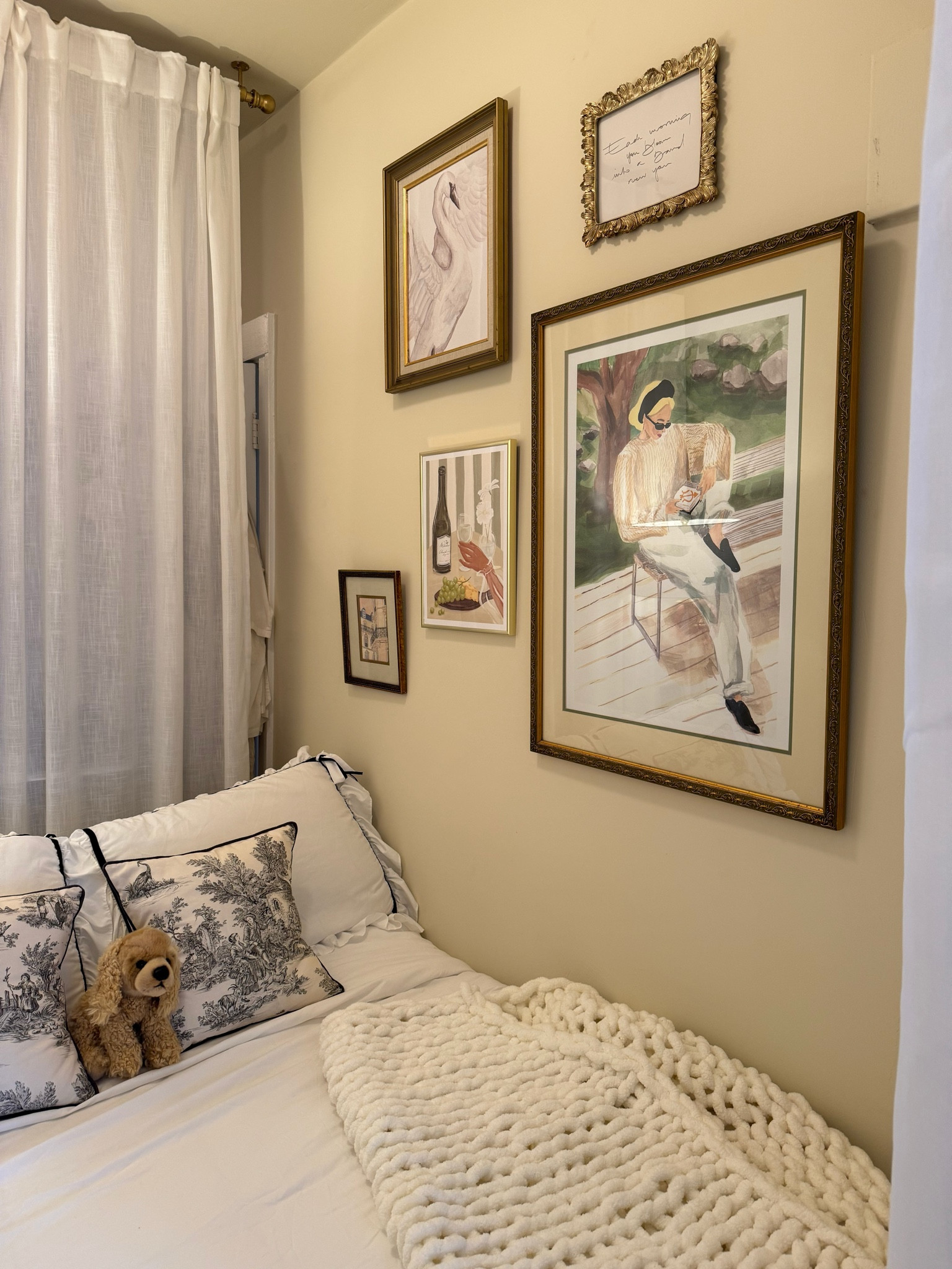 the long awaited gallery wall in all her glory ✨

Use code CITYCHATEAU for 45% off prints from @desenio until the 11th of March at midnight (excludes personalized prints and canvas)

#homedecor #closetbedroom #diygallerywall #gallerywall #homeprints #walldecoration #wallprints 

#LTKhome #LTKfindsunder100 #LTKstyletip