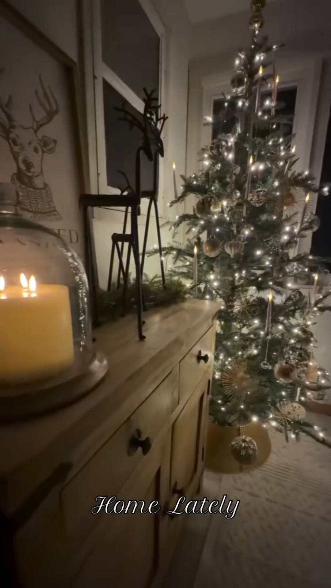 Home 🎄✨Do you stay home or travel for the holidays?
.
.
#holidays #holidaydecor #holidaydecorating #home #farmhouse #farmhousechristmasdecor #christmasdécor