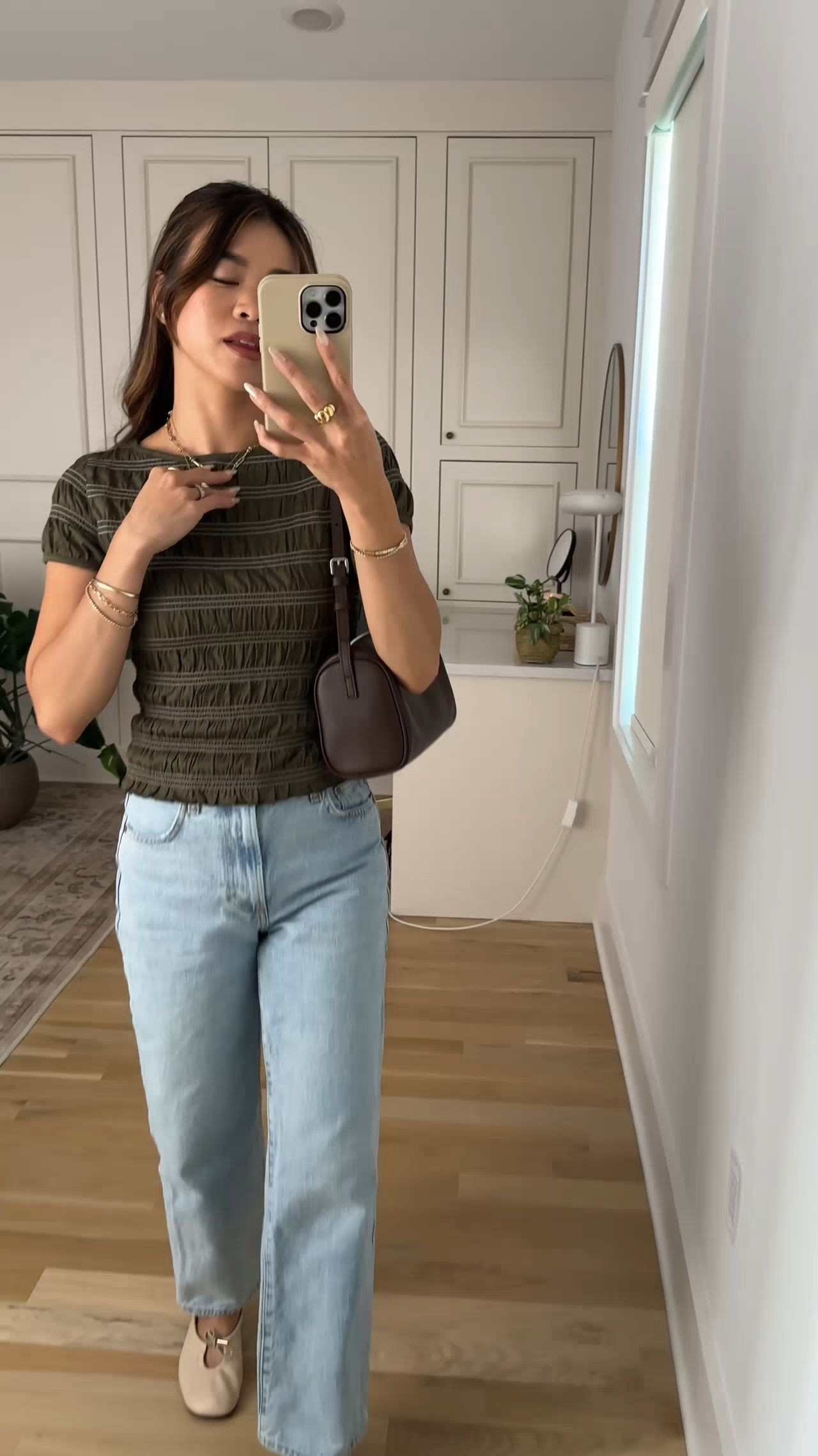 How cute is this @Madewell top! I love the contrast stitching and the olive green color.

Sizing info:
Madewell Smocked Short Sleeve Top (Size XS in Faded Ivy w/ White Stitch) Aritzia Denim Forum The Farrah Hi-Rise Wide Ankle Jean (Size 24 in Vintage Light Blue)

Petite style, petite fashion, mom outfit, mom style, petite pants, petite outfit ideas, petite outfits, best pants for petite, petite denim, spring style, spring outfits, beach outfits, vacation outfits, summer outfits, Summer style, summer trends, shopbop, shopbop order, petite summer clothes, petite friendly outfits, Madewell top, blue jeans, summer jeans,

#LTKootd #LTKSeasonal #LTKPetite
