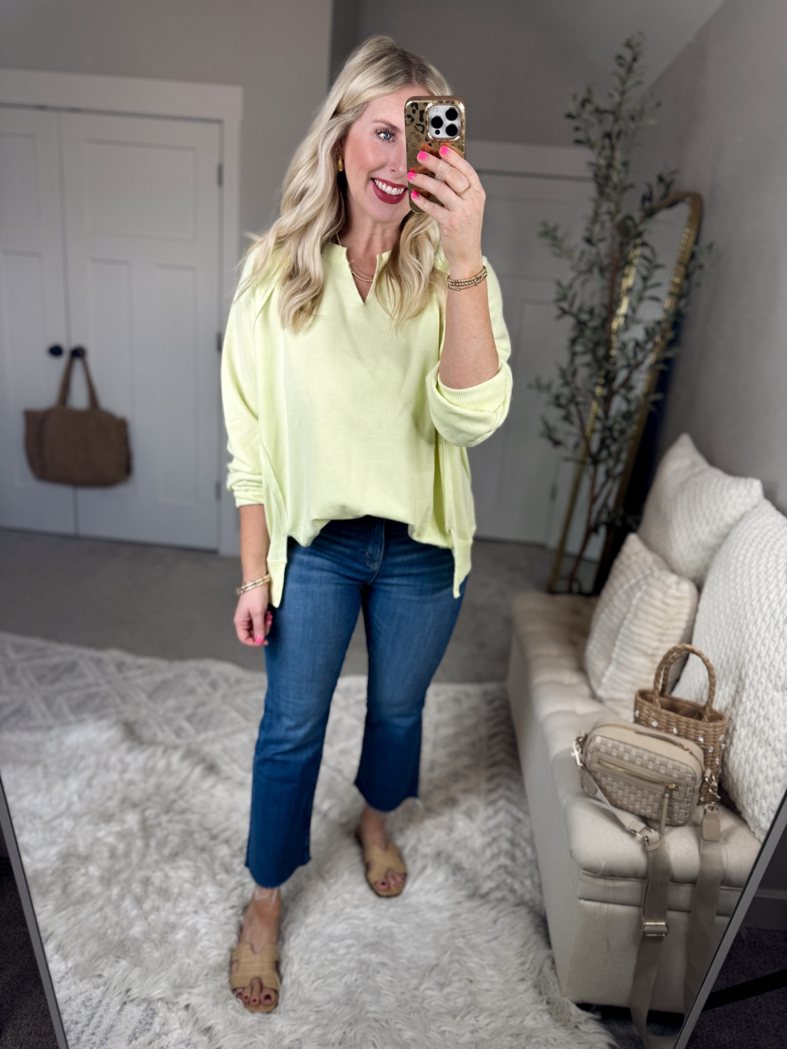 Daily try on, LTK sale, American Eagle, oversized sweatshirt, cropped flare jeans

Medium 

#LTKSpringSale #LTKsalealert #LTKfindsunder50