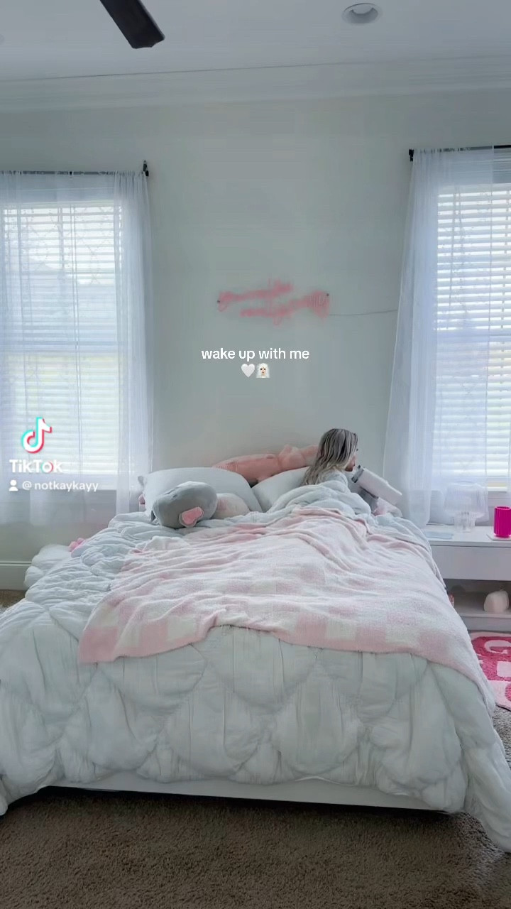 morning routine link details 💗

Bedroom decor. Girly room. Pink decor. Aesthetic bedroom. Room decor. Home decor. Girly decor. Pink blanket. Stanley. Pink Stanley  

#LTKSeasonal #LTKbeauty #LTKhome