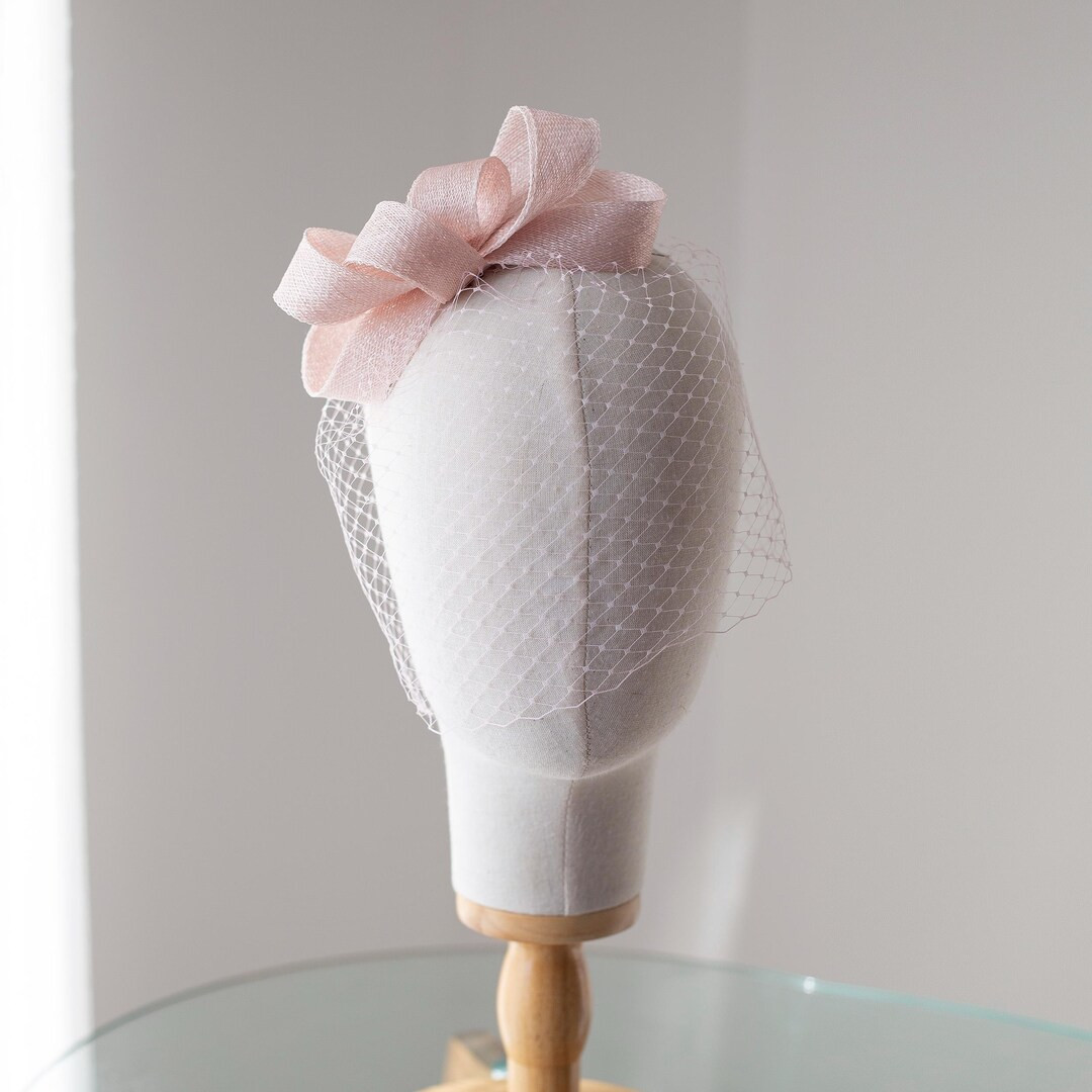Leichter Fascinator mit Schleife und Netzschleier, Haarschmuck Schleier für die Hochzeit Gast, e... | Etsy (US)
