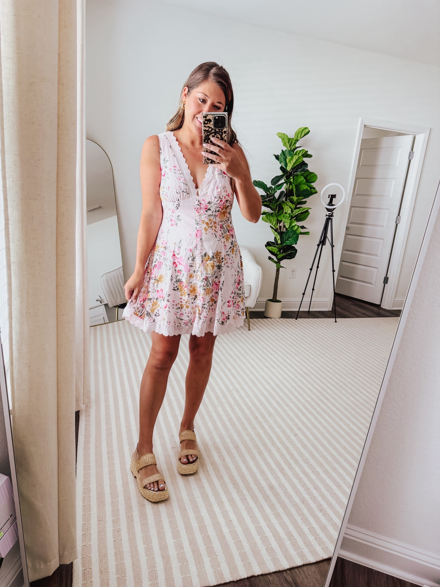 Spring dress, floral dress

Wearing medium 