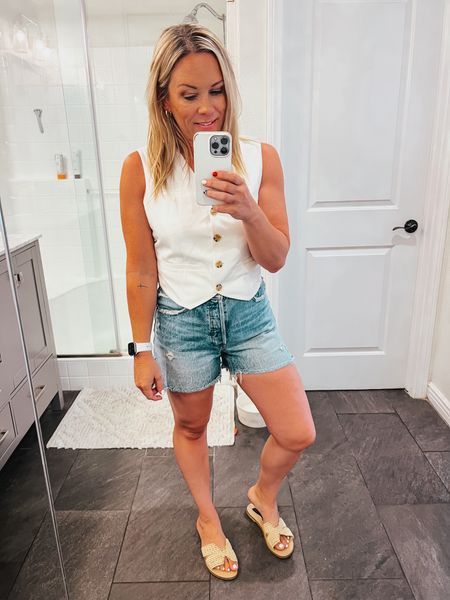 I’m totally digging the vest trend right now. This one is perfectly tailored so if you’d like a longer or more relaxed fit, size upp

#LTKFindsUnder100 #LTKStyleTip #LTKFindsUnder50