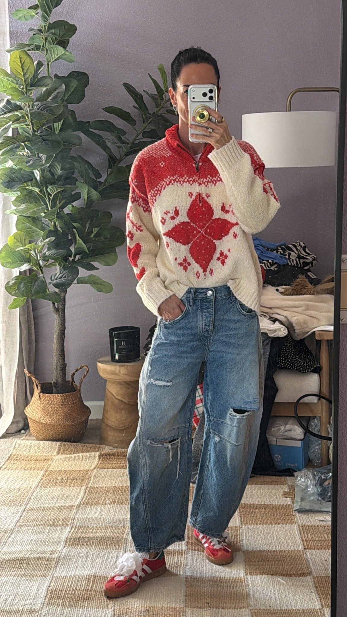 Casual Christmas lunch at the in-laws 🎄✨
Cozy knit, lived-in denim, and festive kicks—comfortable but still cute is the only dress code I follow.

Wearing XS sweater and 24 denim 

#CasualChristmas #OOTD #HolidayStyle #CozyChic #NicoleColeeStyle

#LTKgrwm #LTKootd #LTKHoliday