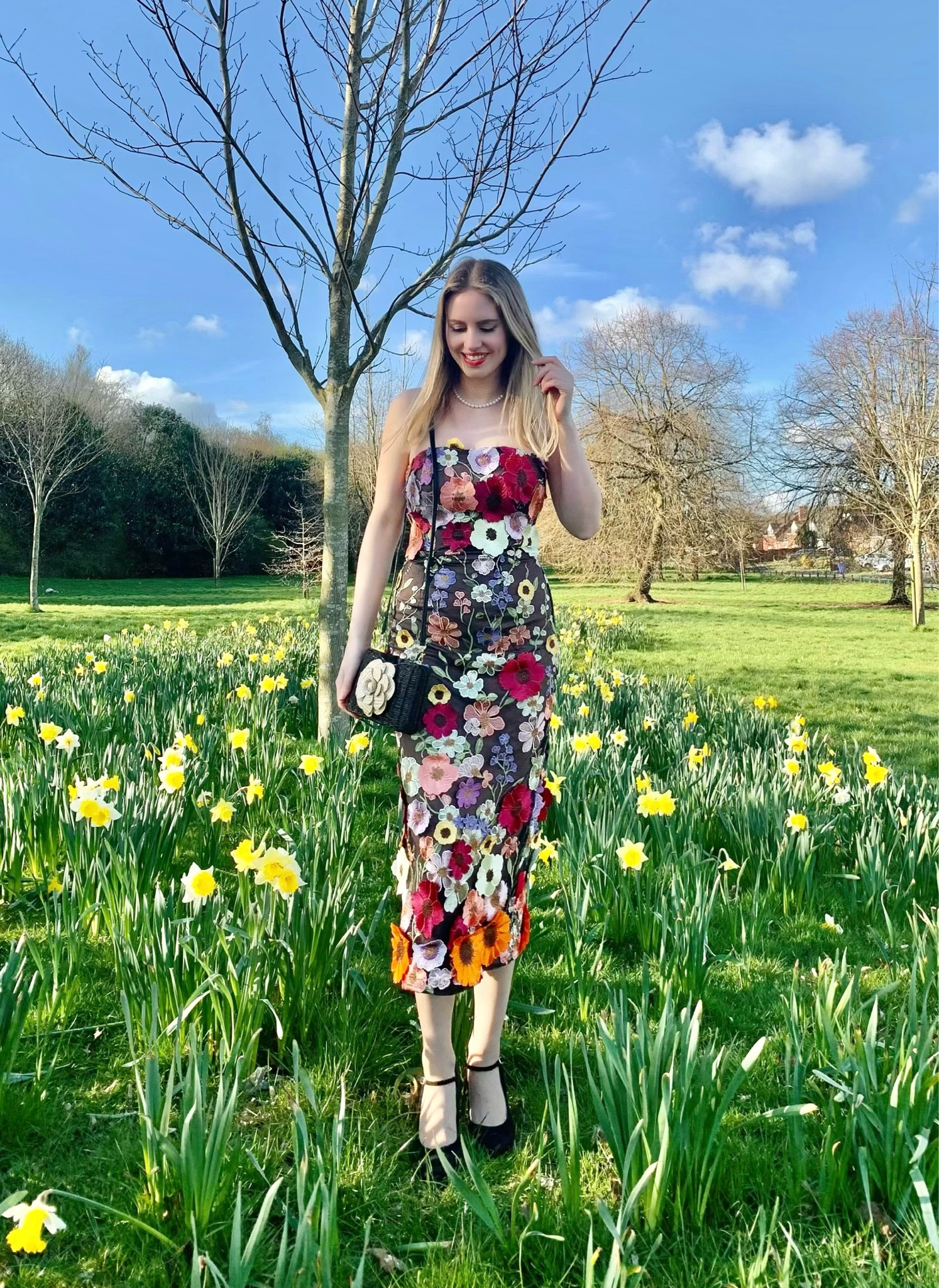 It’s time to bloom 🌸🌷

Wearing the Saige Strapless Mesh Flower Midi Dress from MewMews.com AD Use discount code OTUSMM20

Floral dress spring dress strapless dress midi dress bodycon dress black dress vintage style retro style 

#LTKstyletip #LTKSeasonal #LTKsalealert