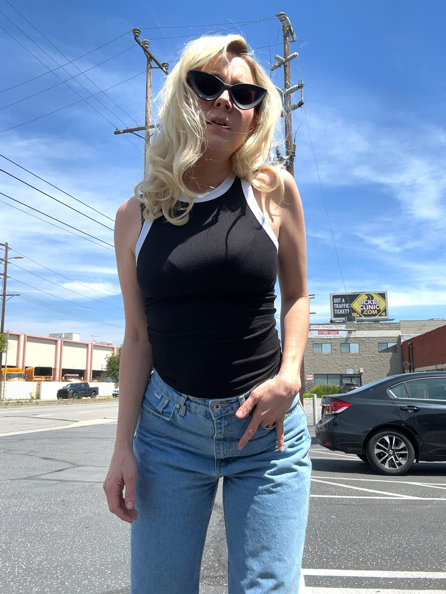 Hi 😎 - jeans and tank weather 