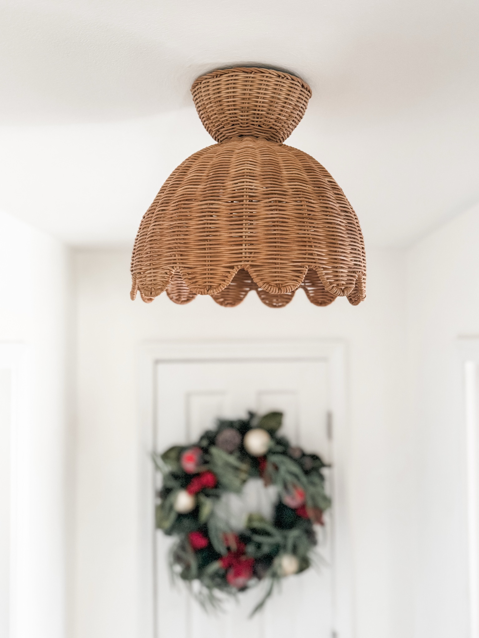 Budget rattan flush mount light fixture! 

#studiomcgee #rattanlight #flushmountfixture #lightfixture 