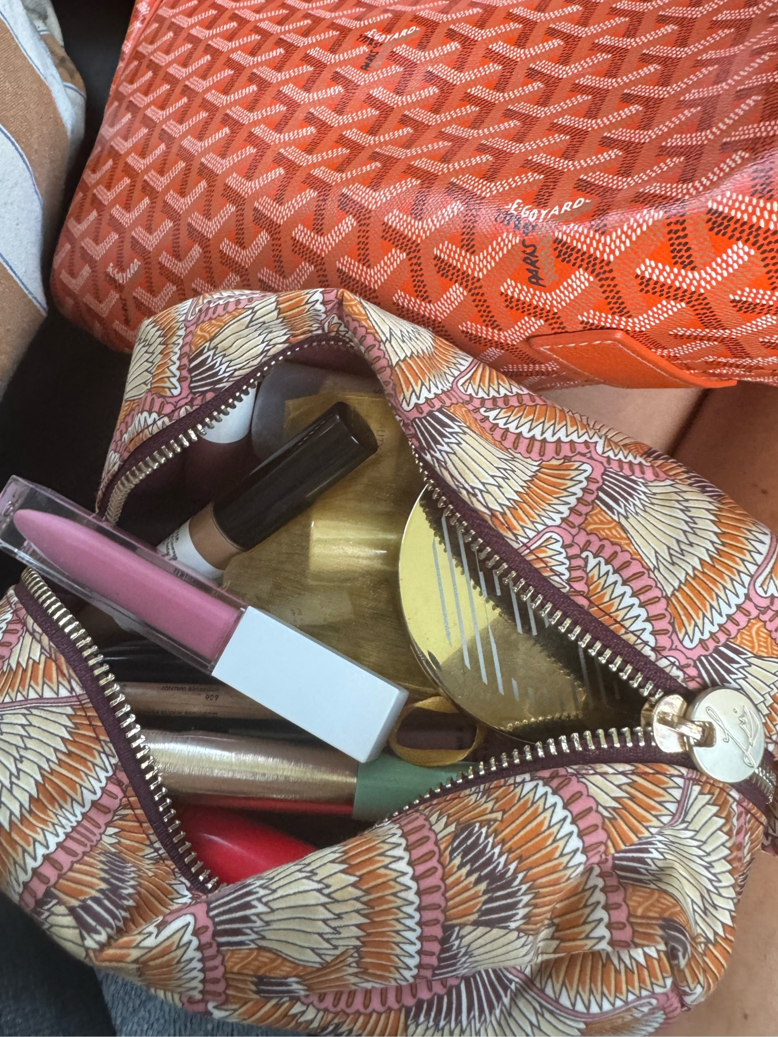 Best makeup bag…it’s compact, luxe, holds a ton and stands up straight 💄

#LTKFindsUnder100 #LTKBeauty