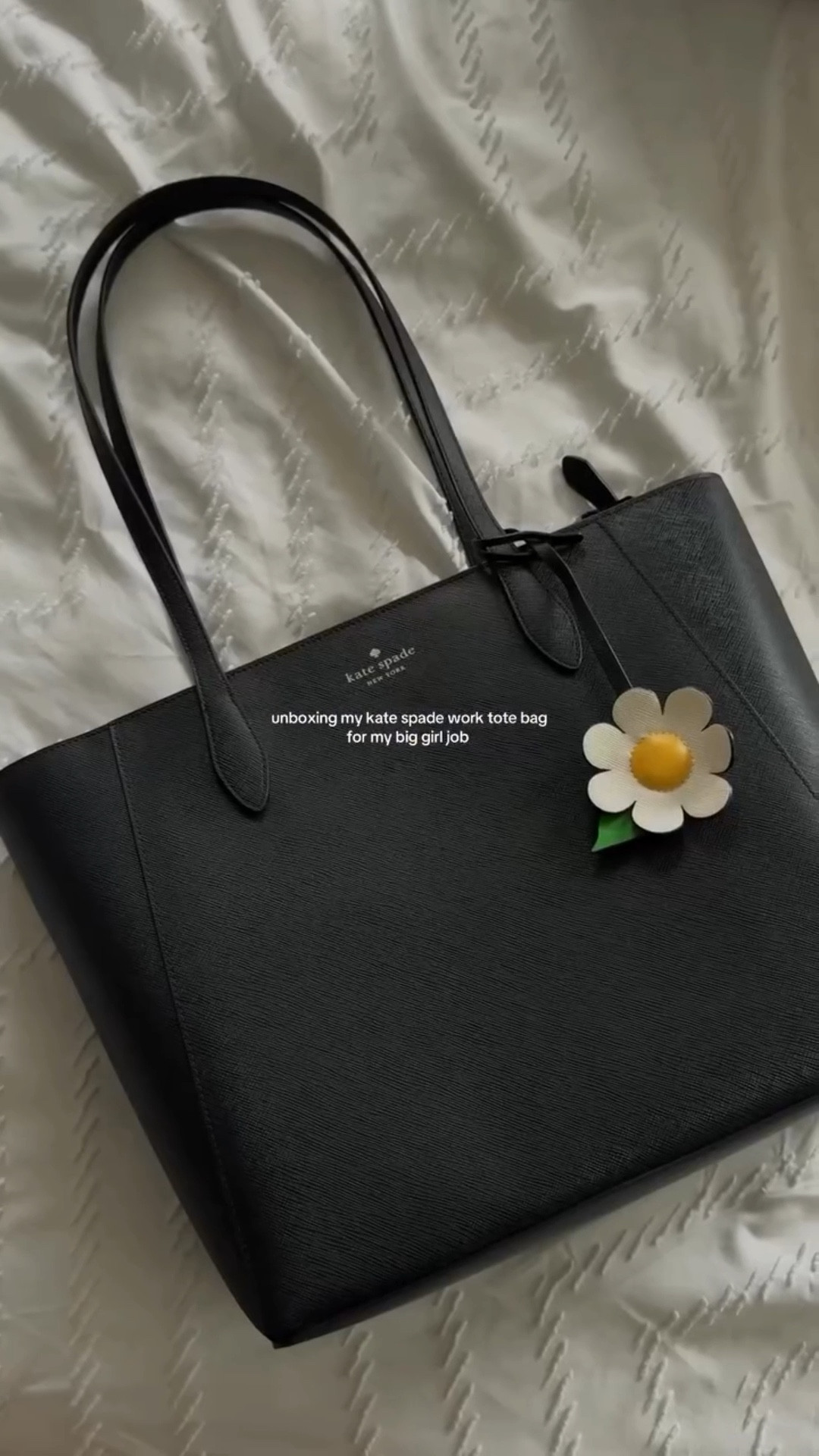 unboxing my new work tote bag ✨

linked in my bio on my LTK ♡
.
#workbags #totebag #katespade #unboxingreel #petitefashion
