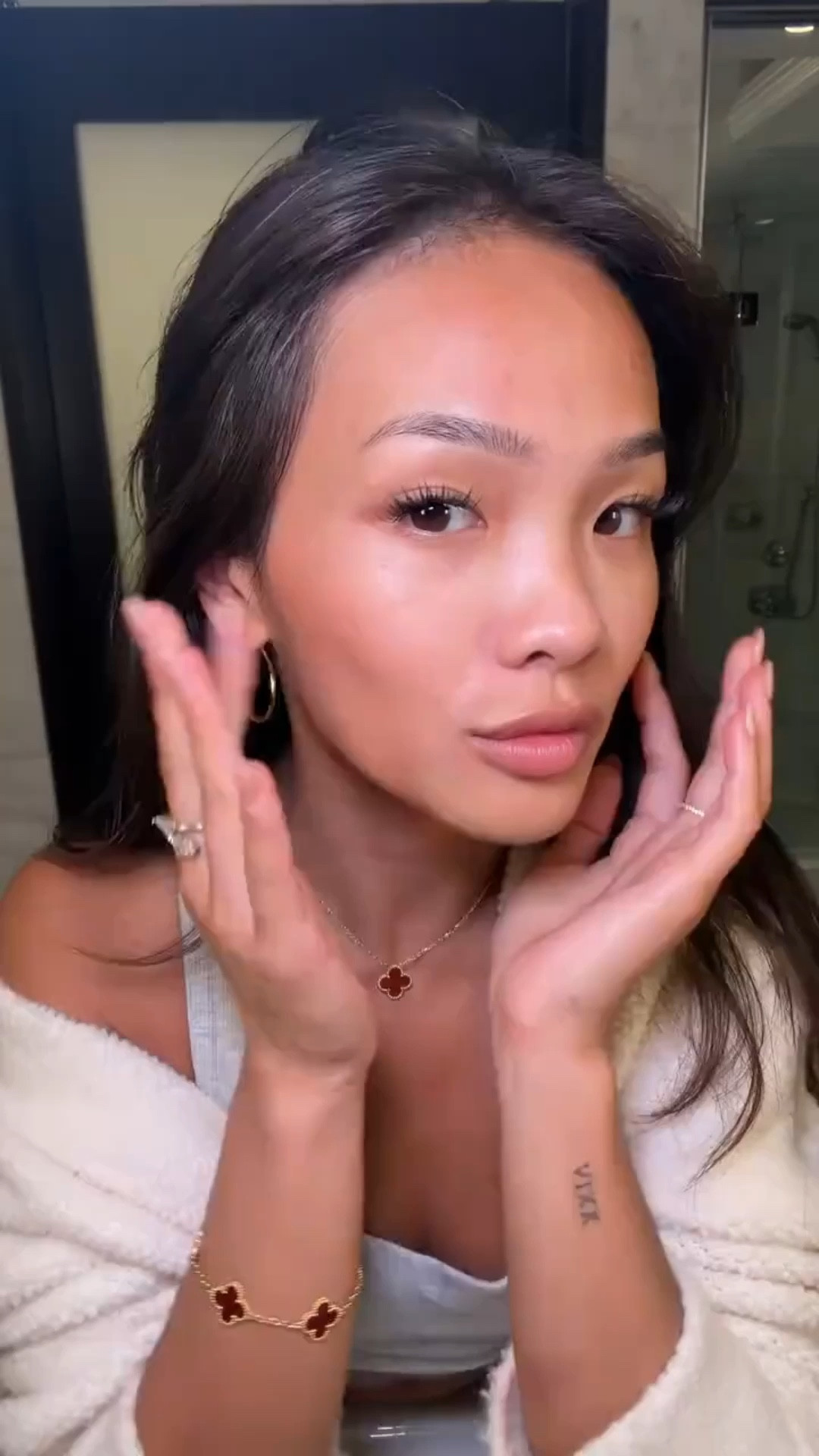 On island time 🌴
-
-
-
beauty, makeup routine, glowy makeup, night out makeup, skin care, skin care routine, ulta, sephora, makeup 

 

#LTKmorningroutine #LTKBeauty #LTKgrwm