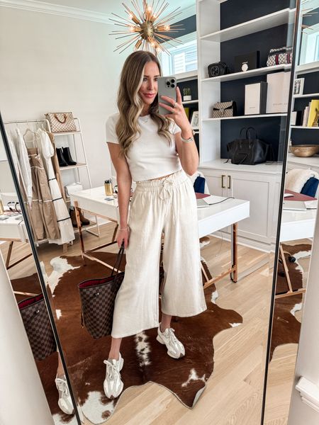 Amazon outfit / Amazon fashion / wide leg pants / spring outfit

Small in the tee, sized up to a medium in the pants for length but I would get your true size. Sized up one in the sneakers 


#LTKfindsunder100 #LTKfindsunder50 #LTKstyletip
