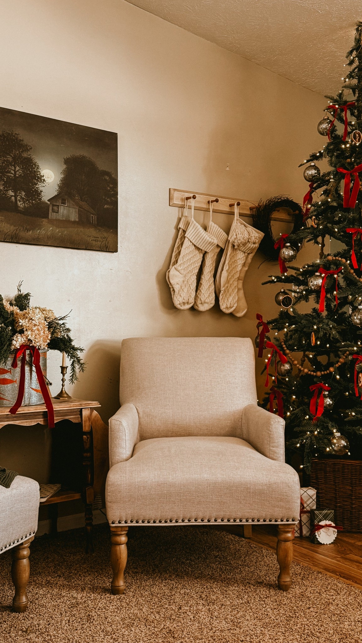 Cozy cottage trending living room accent arm chair

#LTKHome #LTKSaleAlert