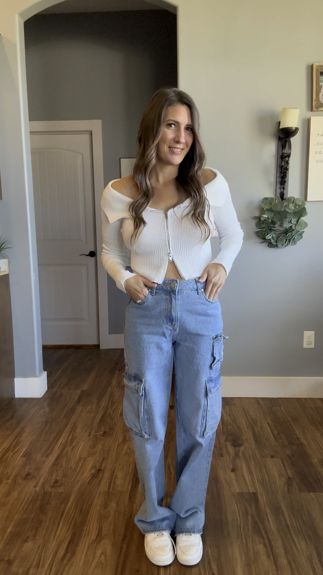 It checks all the boxes 🔥🔥
✔️off the shoulder 
✔️cropped
✔️fall/winter friendly 
✔️unique (zipper detail)