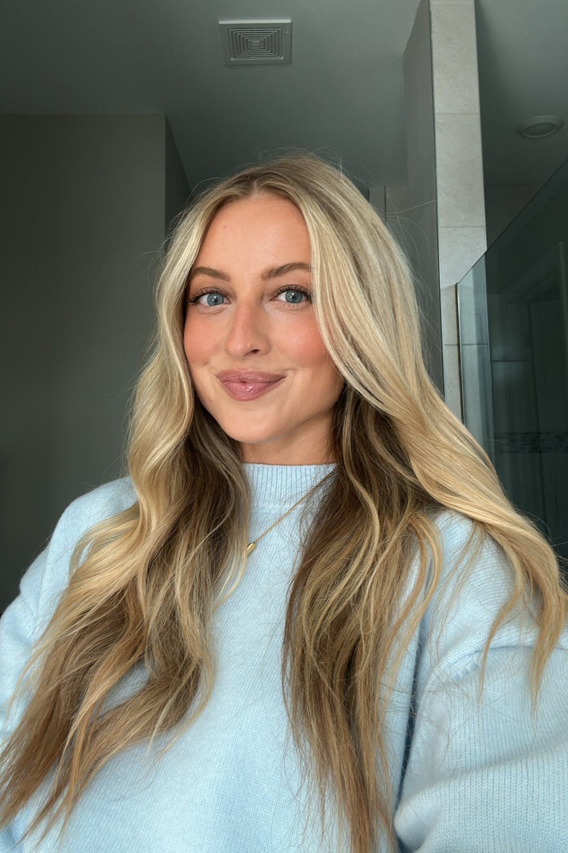 Holiday lip & cheek combo 💋 the exact blush was a limited edition shade from last holiday, so I linked a very similar Merit shade! Wearing Tiramisu from the Tower28 set!

#LTKHoliday #LTKBeauty #LTKgrwm