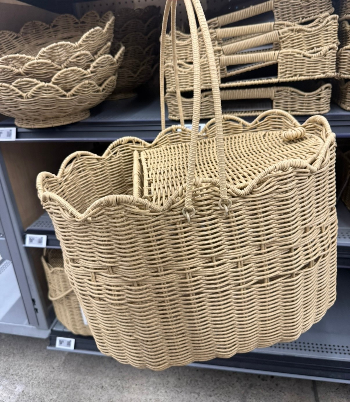 ✨$24 & Officially LOW STOCK — scalloped picnic basket

the shape alone makes this feel so high-end 🤎

love the scallop detail — it’s one of those pieces that instantly elevates everything

✔️ divided interior = actually functional
✔️ perfect for picnics, hosting, or styling at home

these are the kind of viral summer finds that go FAST once they start picking up 

#summervibes #summerfinds #picnicstyle #picnicbasket #viralfinds #trendinghome #summerdecor #outdoorliving #coastalstyle #neutralhome #homedecorfinds #budgetdecor #lookforless #rattanstyle #wovenbasket #summerhosting

#LTKHome #LTKdayinmylife #LTKSeasonal