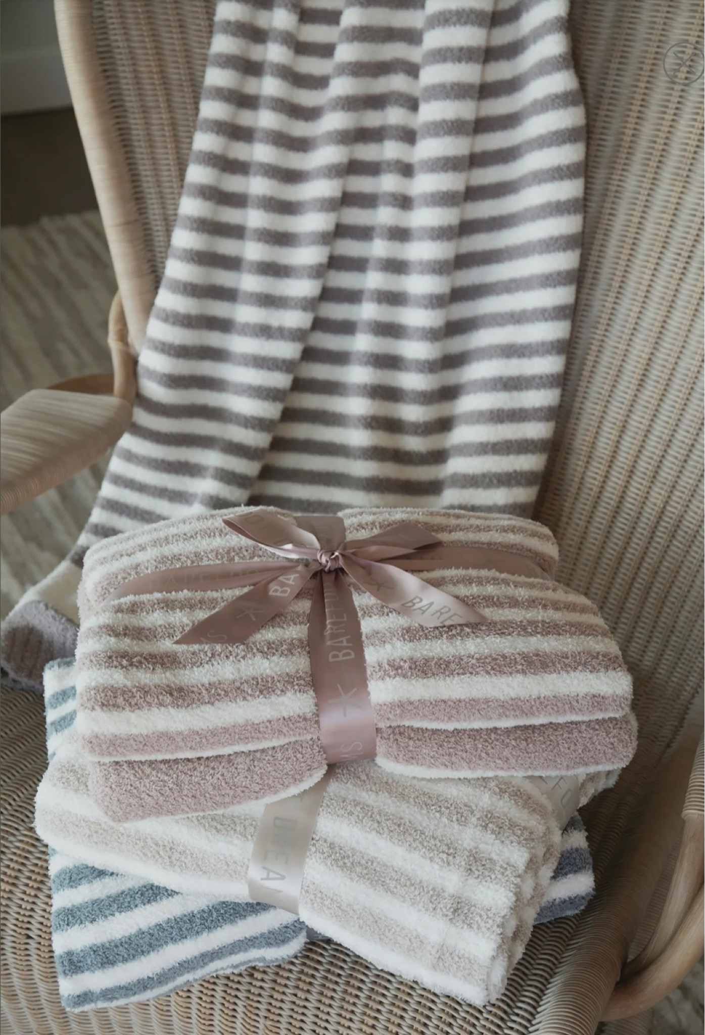 Barefoot Dreams Stripe Throw Blanket

On sale!



#LTKGiftGuide #LTKhome #LTKtravel