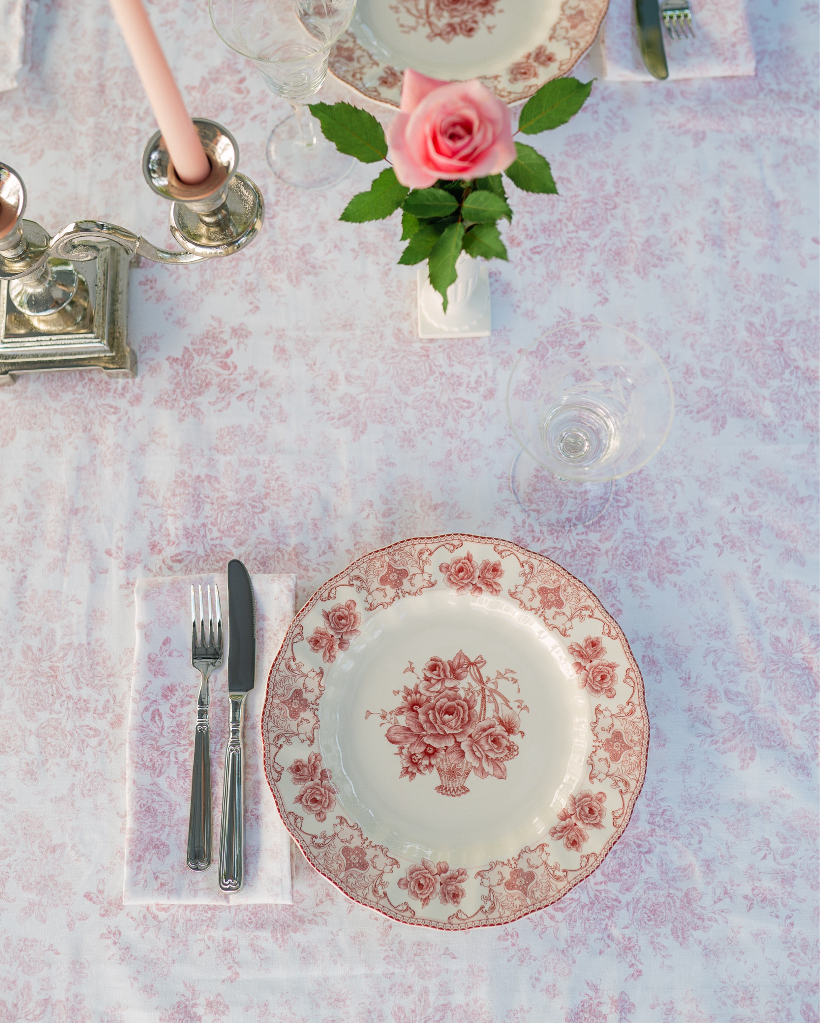 Simple pink table.
.
.
#romanctictable
#tablescape
#valentinesday
#valentinesdaytable
#springtablescape

#LTKHome