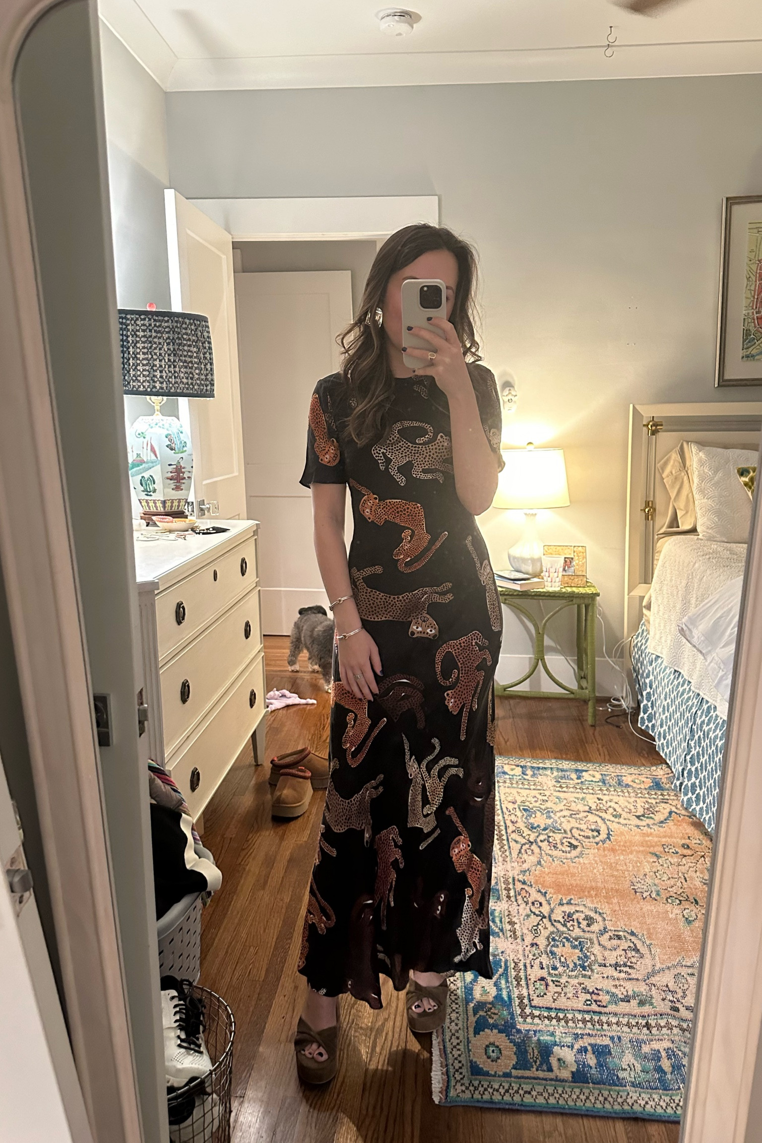 This silk dress from Rent the Runway is an absolute showstopper. So comfortable and the pattern is to die for! Link in my bio for 30% off RTR unlimited 