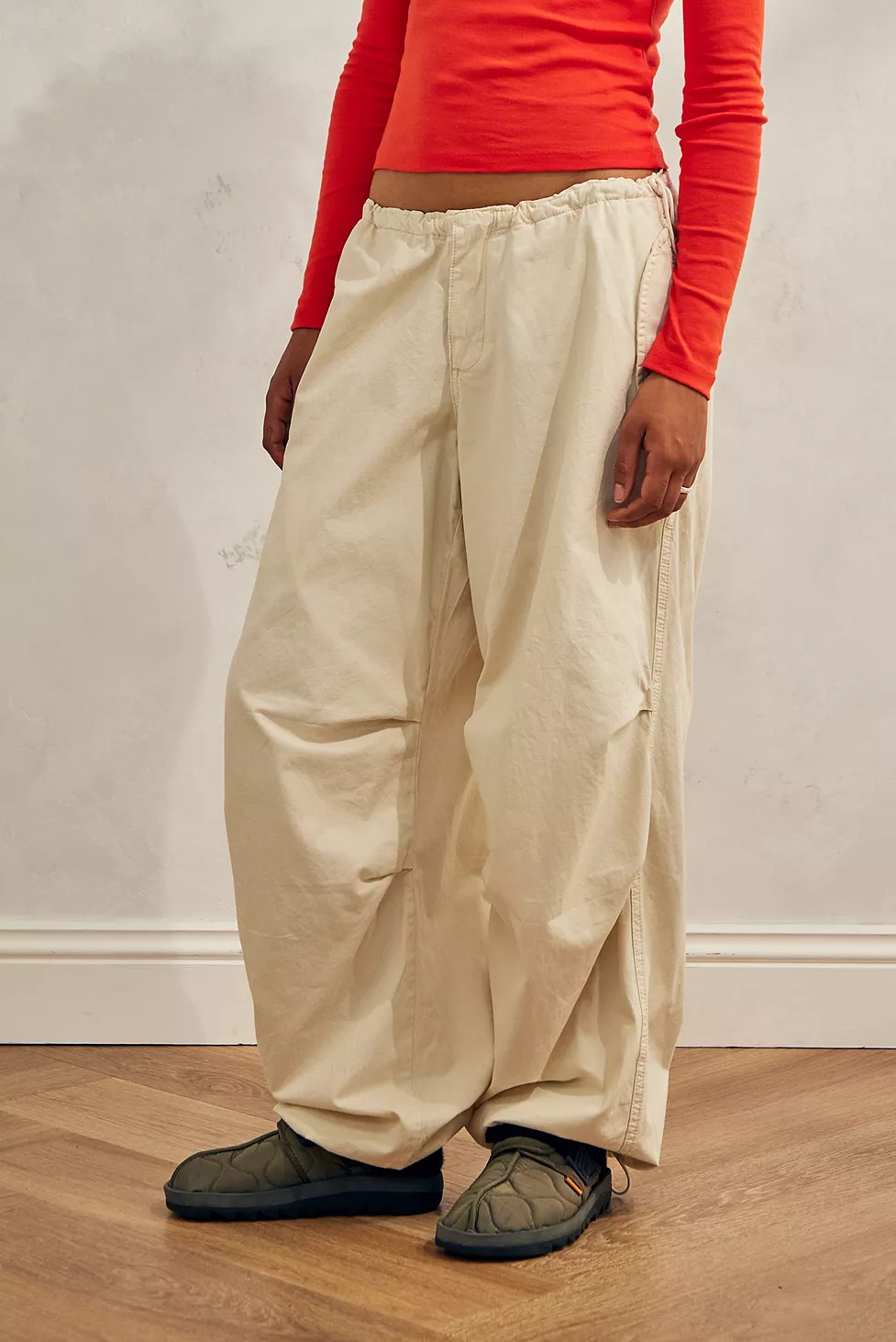 iets frans... Ecru Heavyweight Baggy Tech Pants | Urban Outfitters (EU)