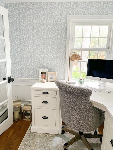 Home decor, Office decor, wallpaper, Serena & lily, home office, desk, lamp

#LTKhome