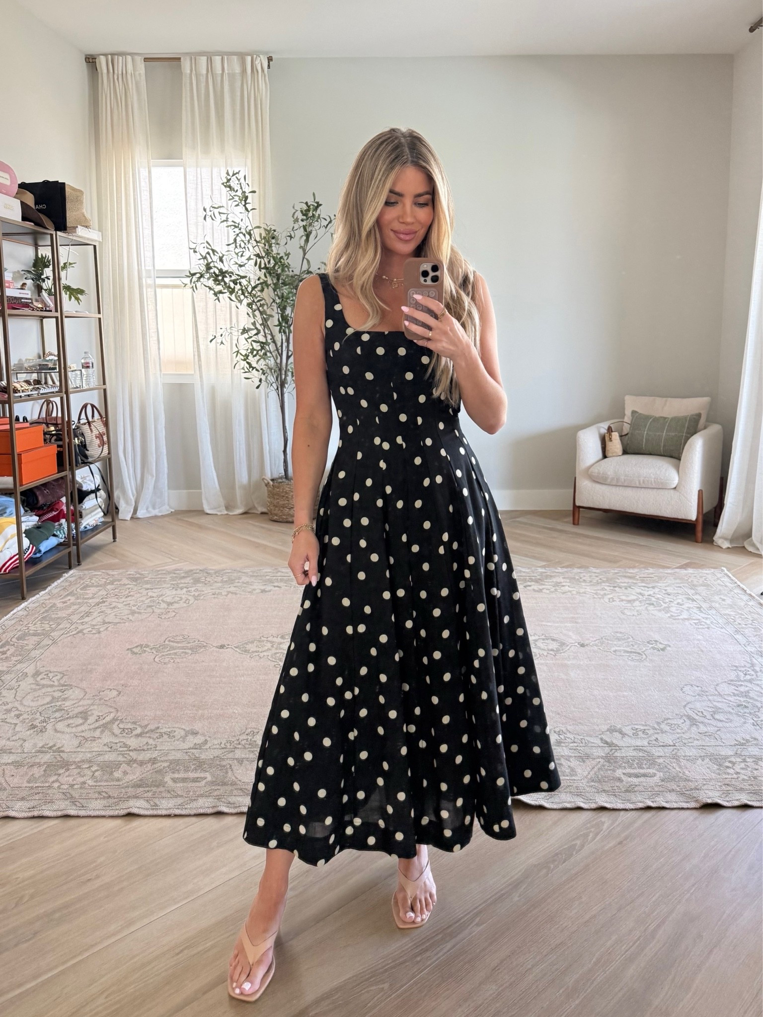 Another cute summer graduation dress option. Made of a linen material 
Super flattering from @VICI