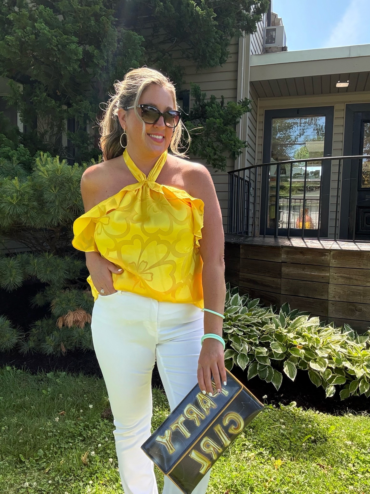 Pop of yellow💛

#LTKootd