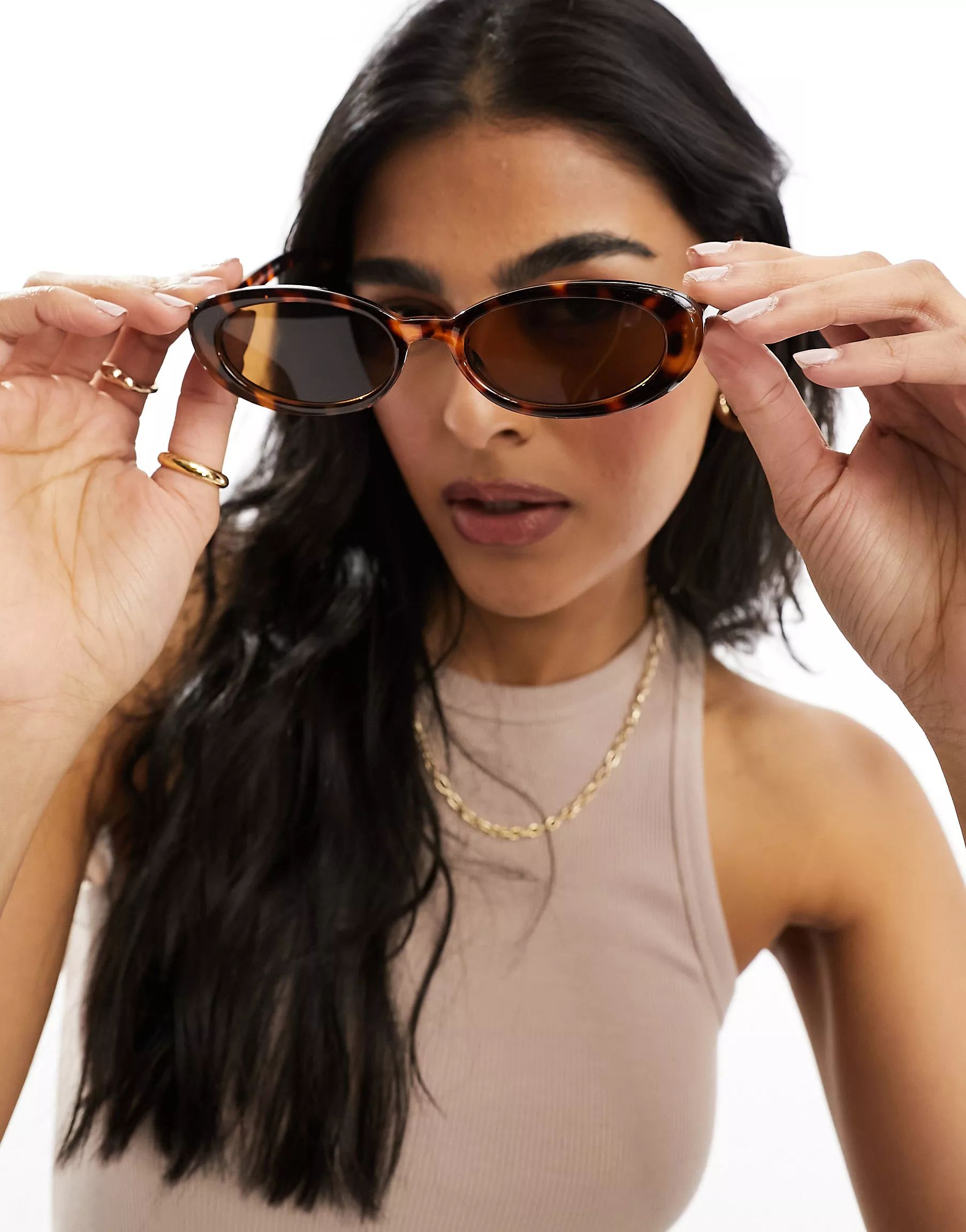 New Look tortoise shell oval sunglasses in brown | ASOS (Global)