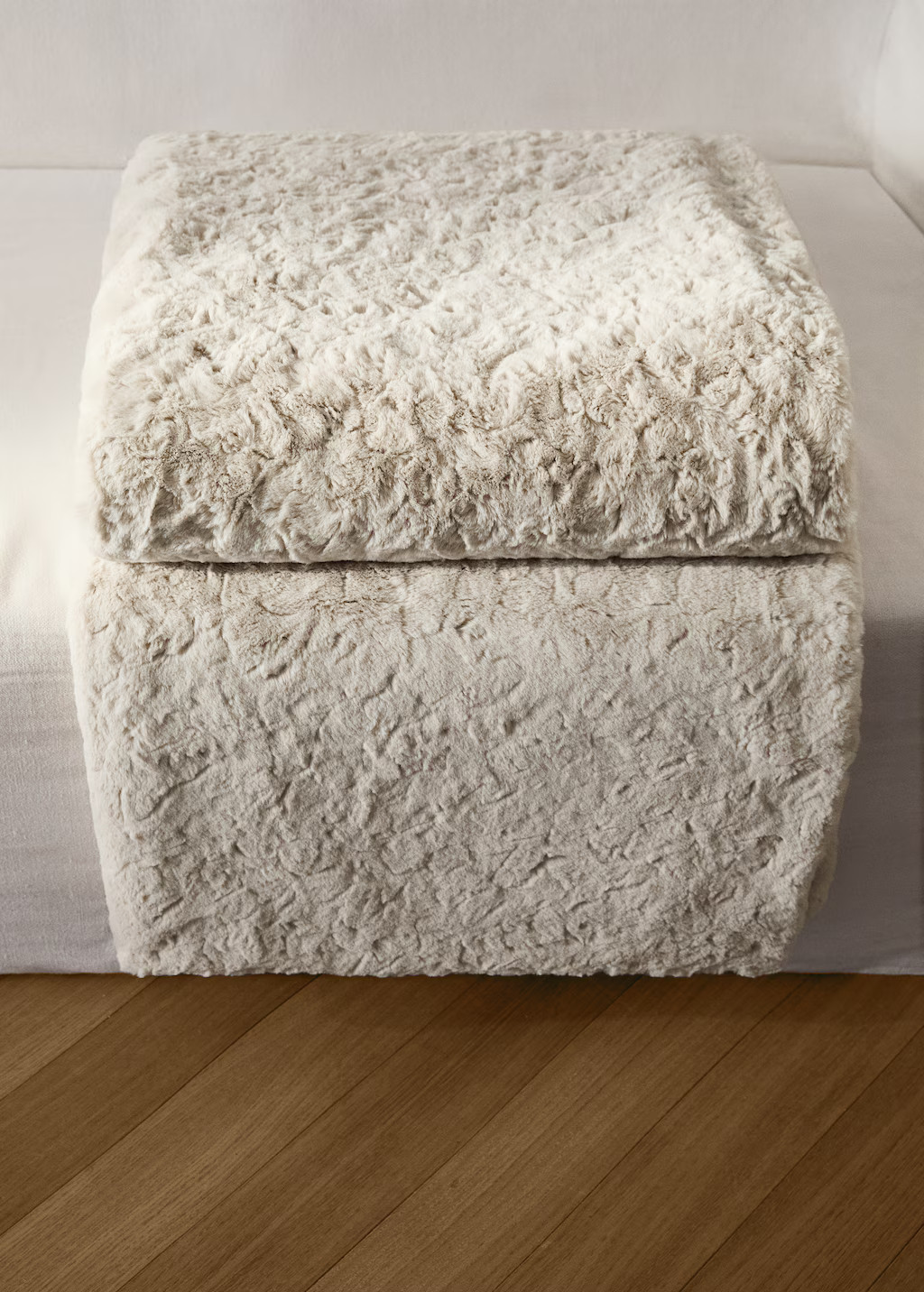 Medium faux-fur textured blanket | Mango (US/MX/AU)