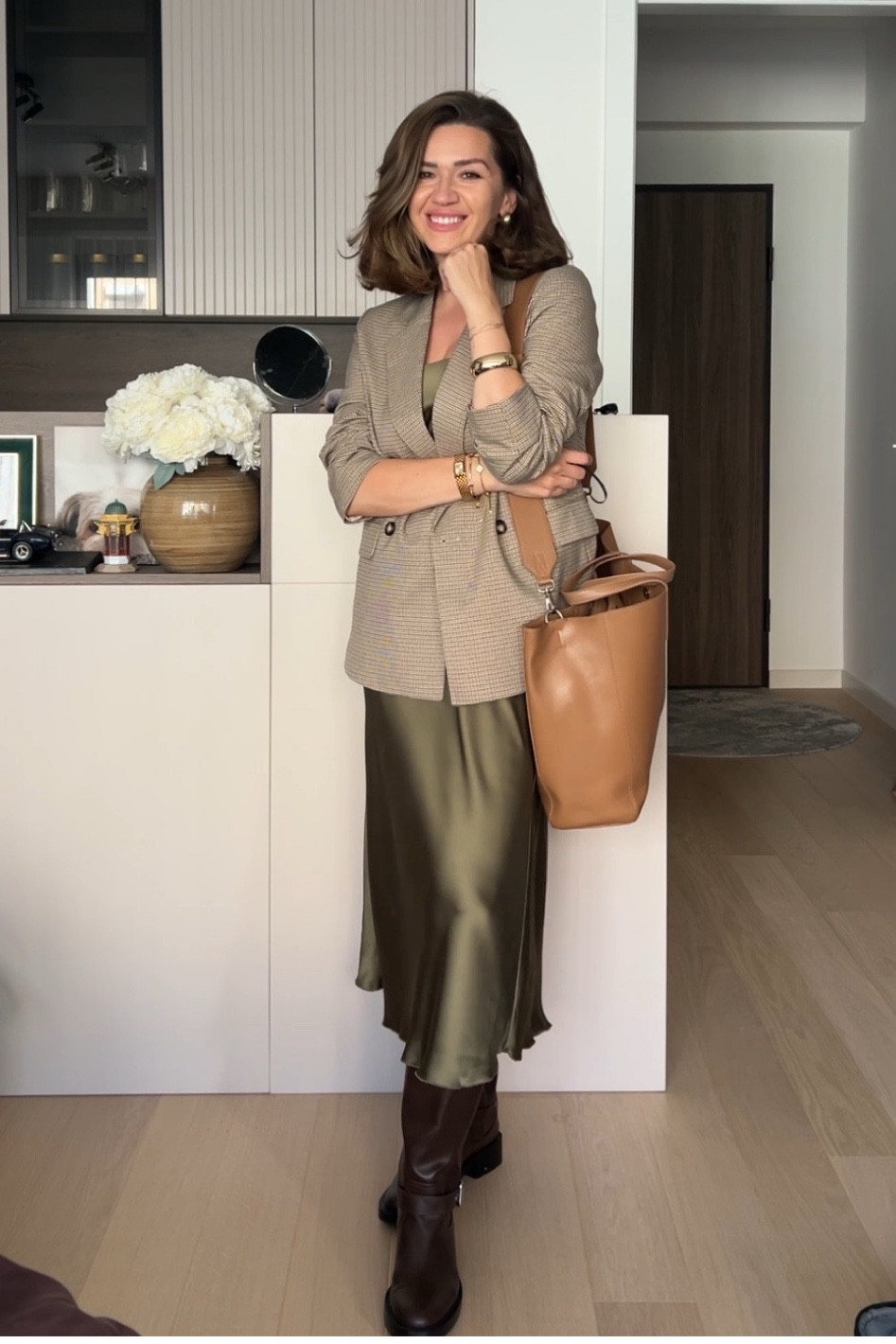 The dress is a skirt 🤣👌🏻 I just pulled my maxi skirt up and made it in to a tube dress so that my boots could have a peek-a-boo moment. I actually love this outfit so much and cannot wait to re wear it 🍂☕️✨

#fall #fallpictures #fallphotos #autumn #autumnal #fallfashion #falloutfit #burgundy #suede #ltkworkwear #workwardrobe #workoutfit #officeoutfit #officefashion #officestyle #corporatefashion #corporategirlies 

#LTKWorkwear #LTKFindsUnder50 #LTKSeasonal