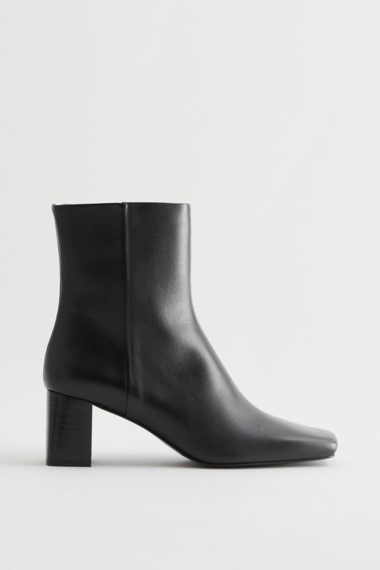 Lederstiefel mit eckiger Zehenpartie | H&M (DE, AT, CH, NL, FI)