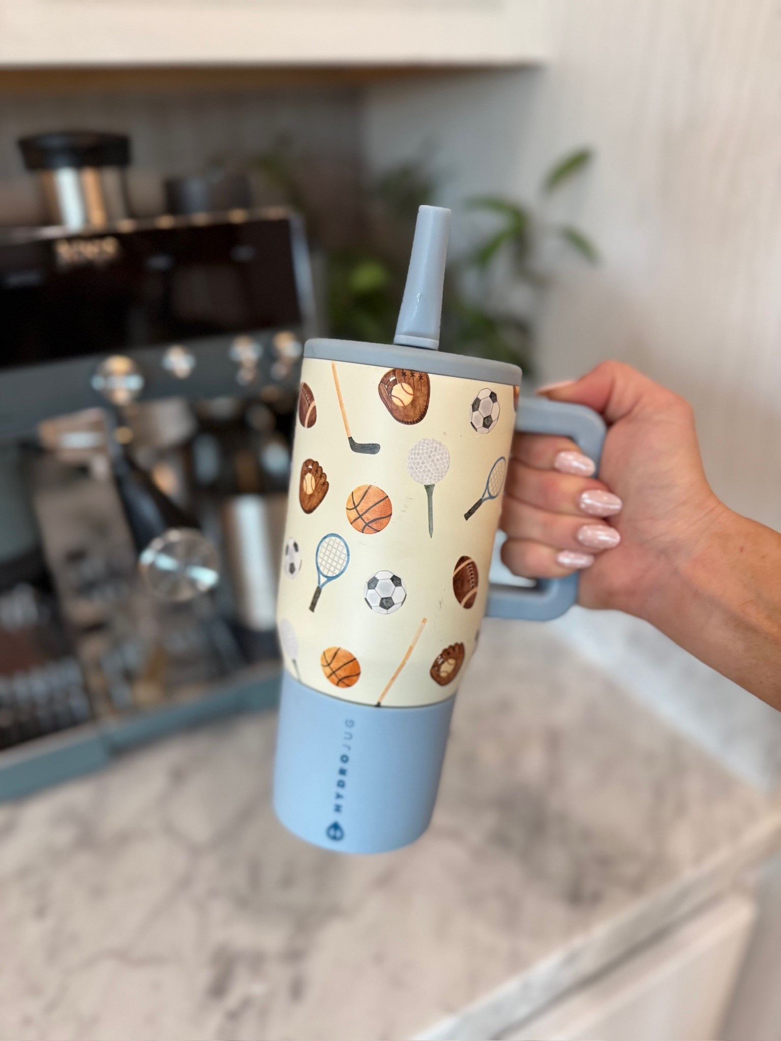 I still can’t get over the print on Lan’s Hydrojug. Ughh I love it🥹