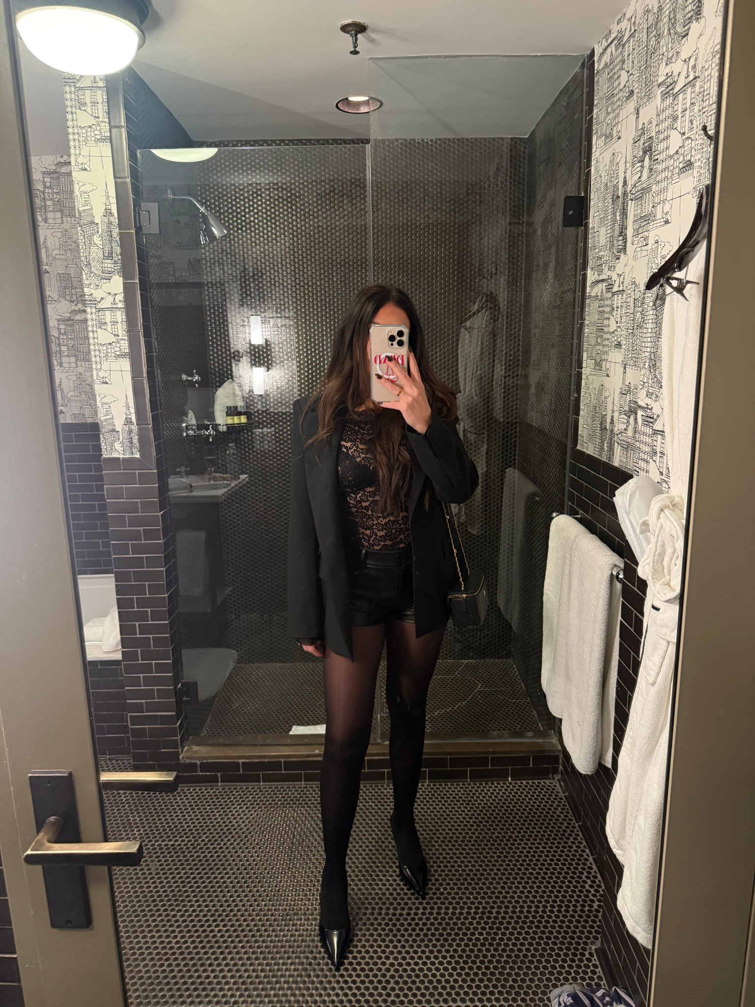 Outfit details first night in New York 🖤
Shorts M
Top M 
Tights S 
Similar blazers linked - this one’s Zara